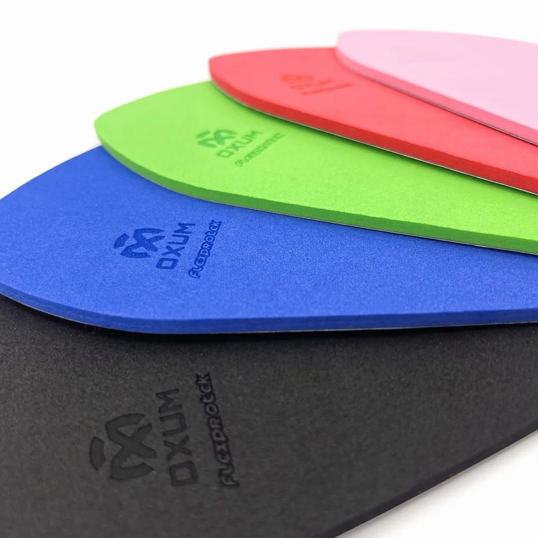 Oxum Sport - Espinilleras de Fútbol Personalizadas para niños y Adultos - Incluye tu número, tu Foto y tu Nombre para Personalizar Tus espinilleras. Bolsita para espinilleras de Regalo - Gama Pro