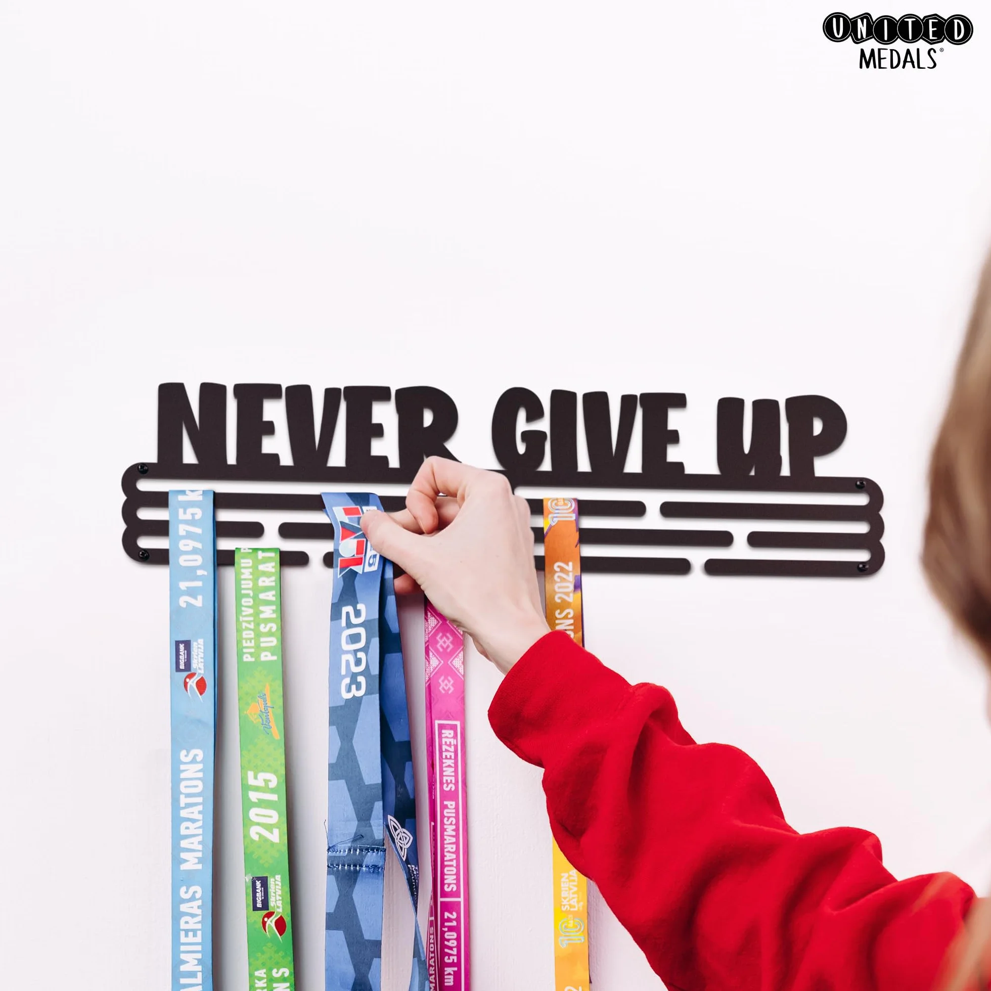 Never Give Up Sports Soporte de Acero para Colgar Medallas, Marco de Montaje en Pared