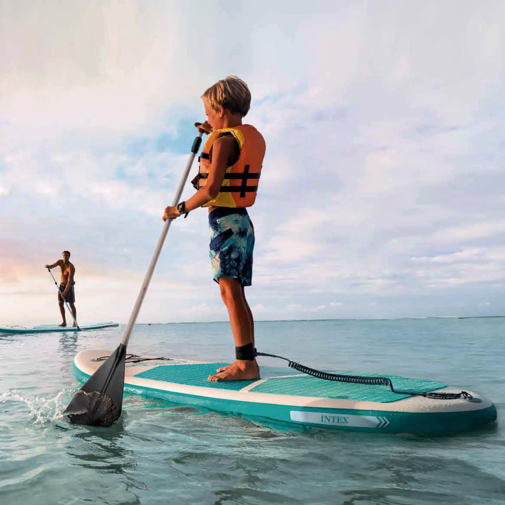 INTEX 68241 - Tabla Paddle Surf Hinchable para niños, Almohadilla Antideslizante, Medidas 244x76x13cm, Incluye Bomba de hinchado c/manómetro, 3 quillas extraíbles, 1 Remo con Mango de Aluminio