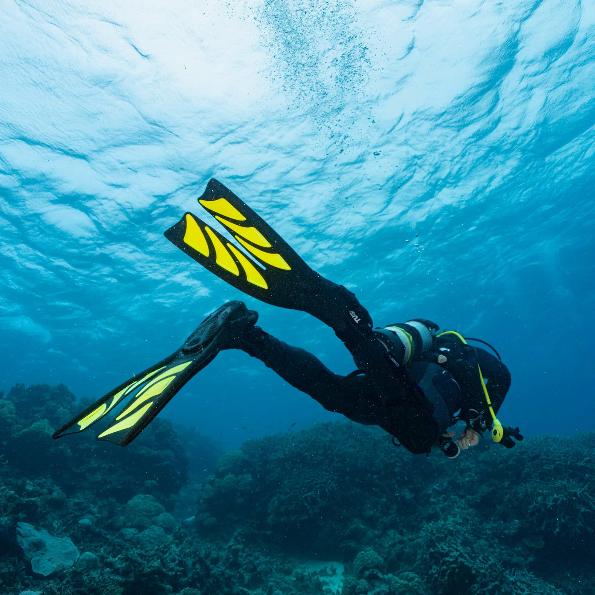 TUSA SF-0111 Hyflex Zoom - Aletas de buceo, talla XS, color blanco y blanco
