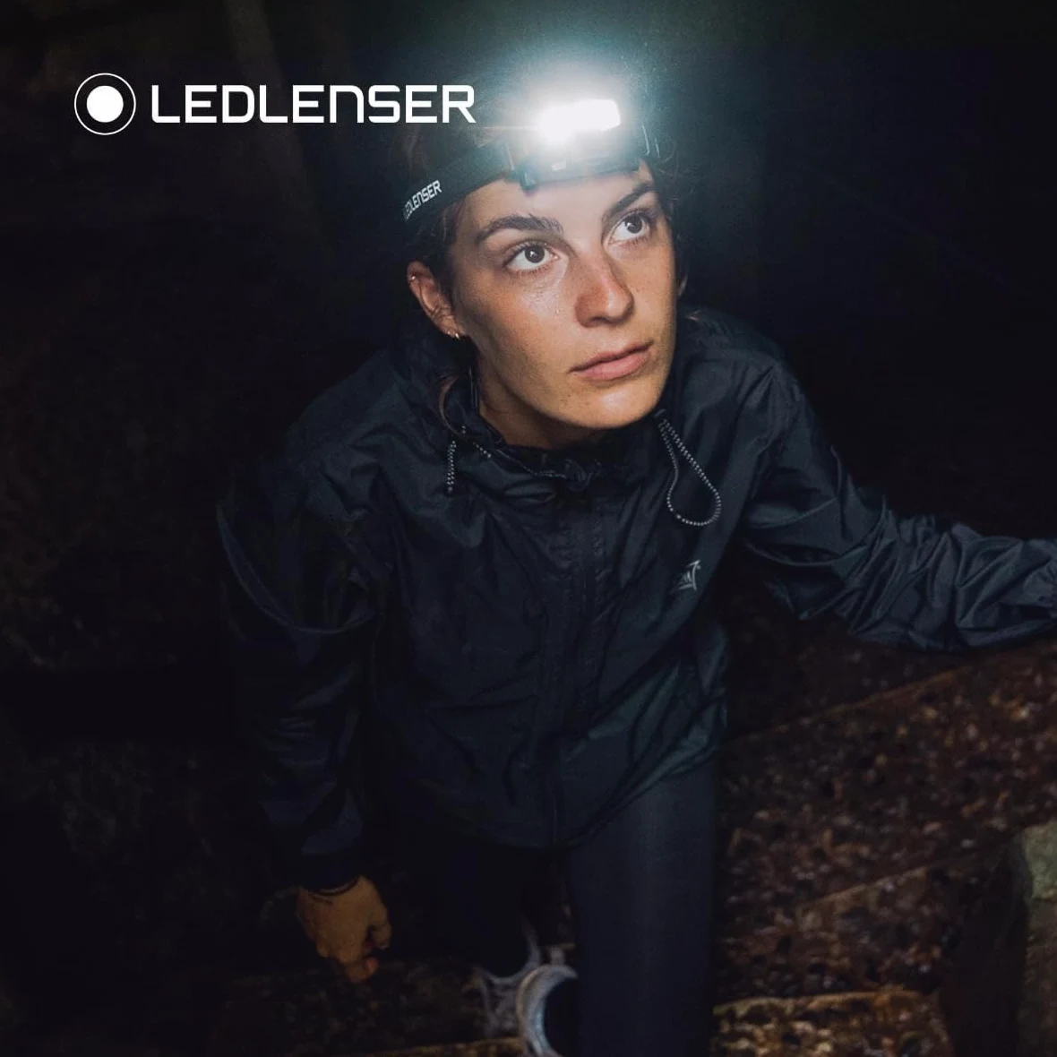 Ledlenser HF6R Signature Rechargeable Head Torch, 1000lm, 170m Beam, IP68 | Enfoque ajustable, hasta 60h de autonomía, 7 modos con RGB, 135g, frontal estanco, ideal para camping, senderismo | 2023