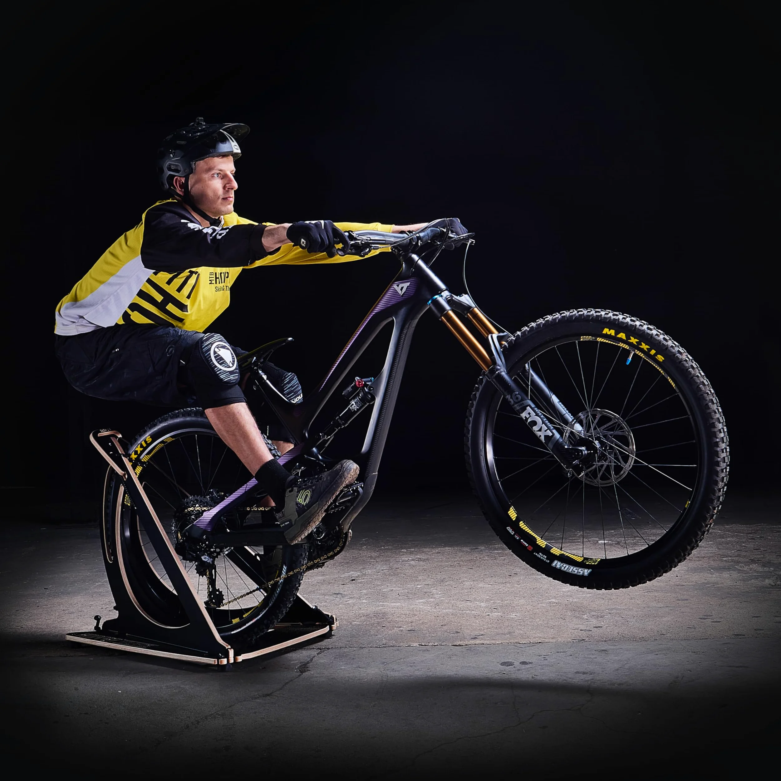 MTB Hopper Equilibrio Manual para Bicicleta de montaña – Entrenador de Equilibrio Manual con Nariz Trasera – Soporte para Bicicletas de Interior