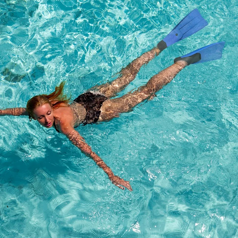 ENEN Aletas de Buceo, Aletas Natacion Piscina Ligeras Pala Corta Aletas de Viaje para Adultos para Entrenamiento, Natación en Aguas Abiertas, Buceo