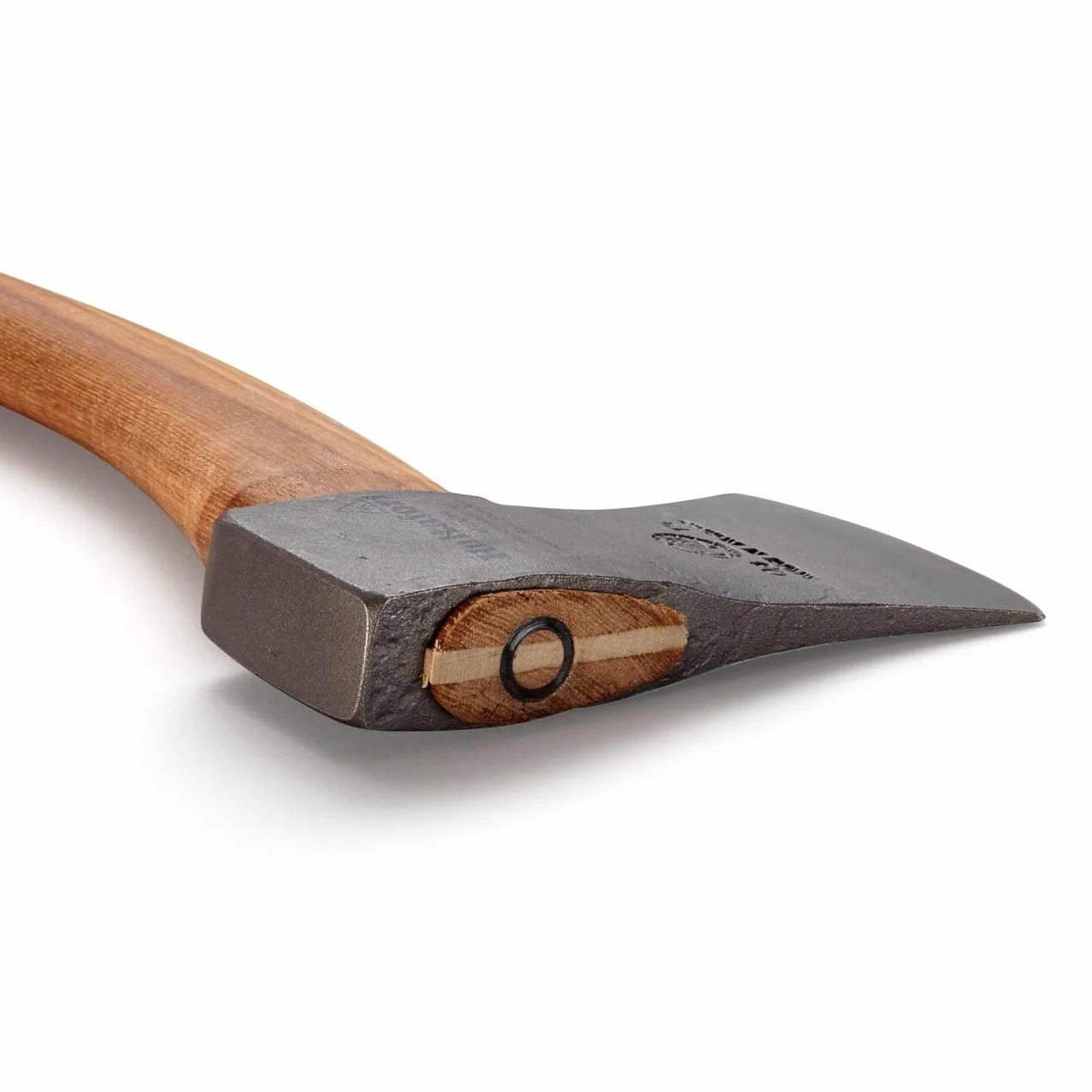 Hacha forjada a Mano de 404 mm de Hierro Forjado I Hultafors I Forjada en Suecia I 1050 g Hacha Premium con Mango de Madera de Nogal Americano I Se Puede reafilar I 840025