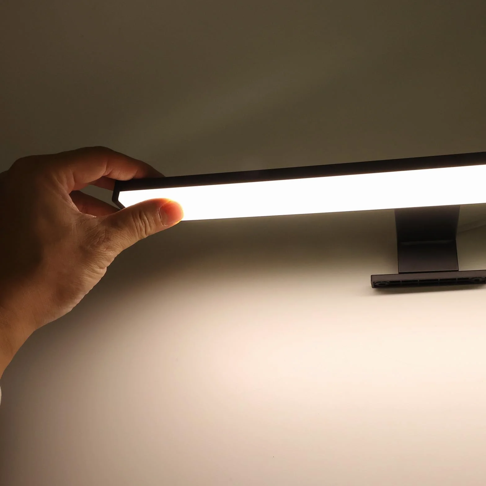 Alpinaluz Aplique LED para Espejo de Baño 40cm 10W IP44 Luz Blanca Neutra 4000K Aluminio Policarbonato Negro