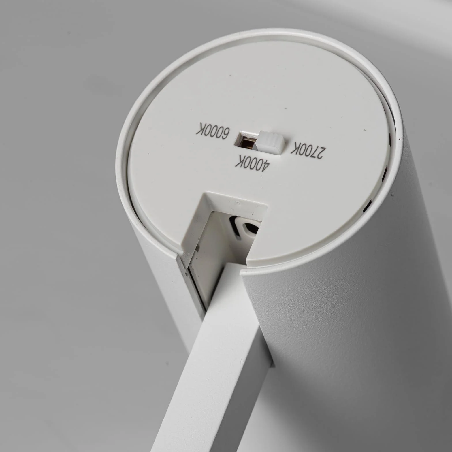 Alpinaluz Foco LED Carril Monofásico 20W 2000lm CCT Seleccionable 2700K-4000K-6000K Orientable Blanco Mate 40°