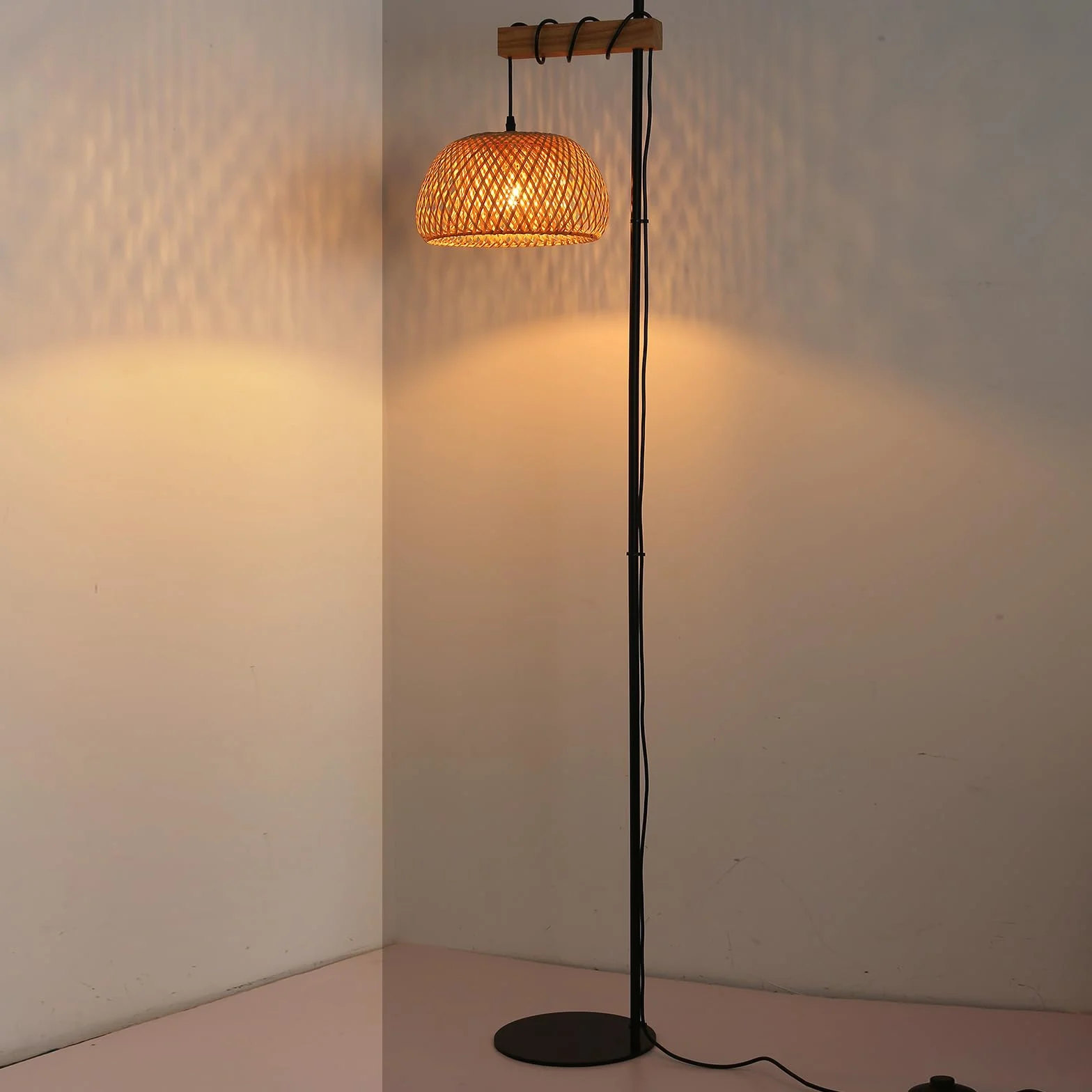Alpinaluz Lámpara de Pie Mimbre Natural 157 cm E27 Estructura Negra Madera
