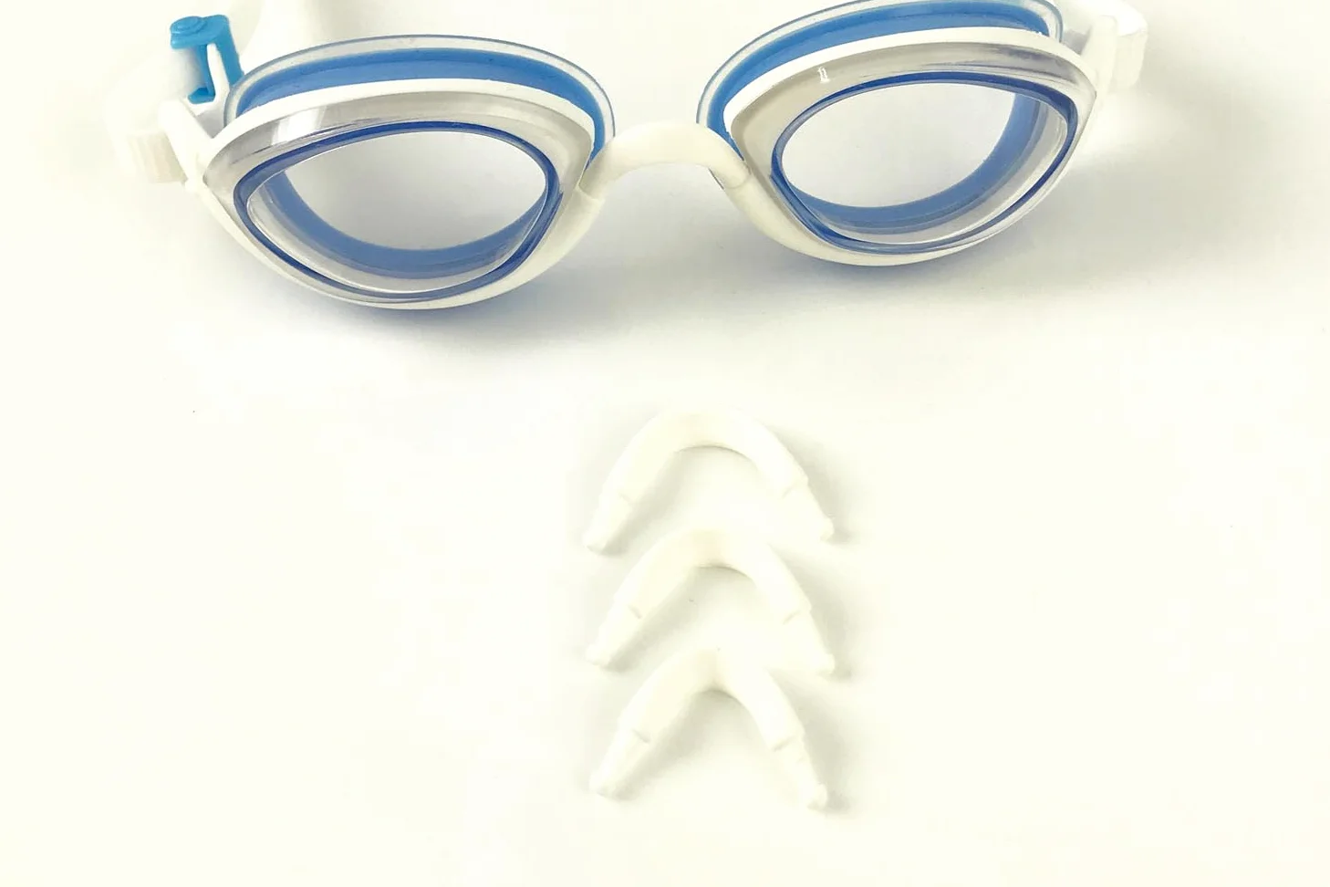 Snake & Pig Basilisk - Gafas de natación, ajuste cómodo para adultos (azul en blanco con lente transparente)