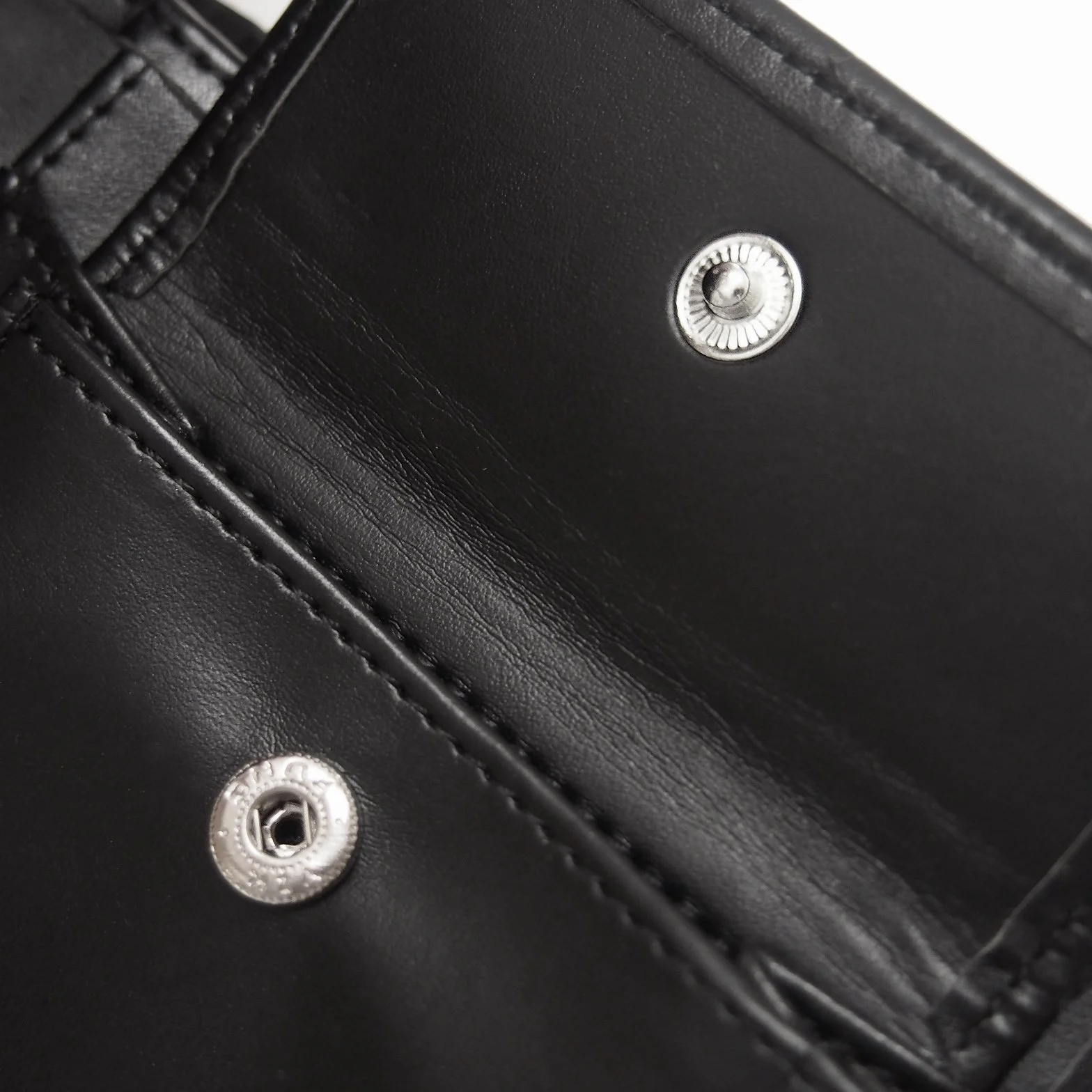 Chelsea FC - Cartera Oficial con el Escudo Grabado - Negro - Negro