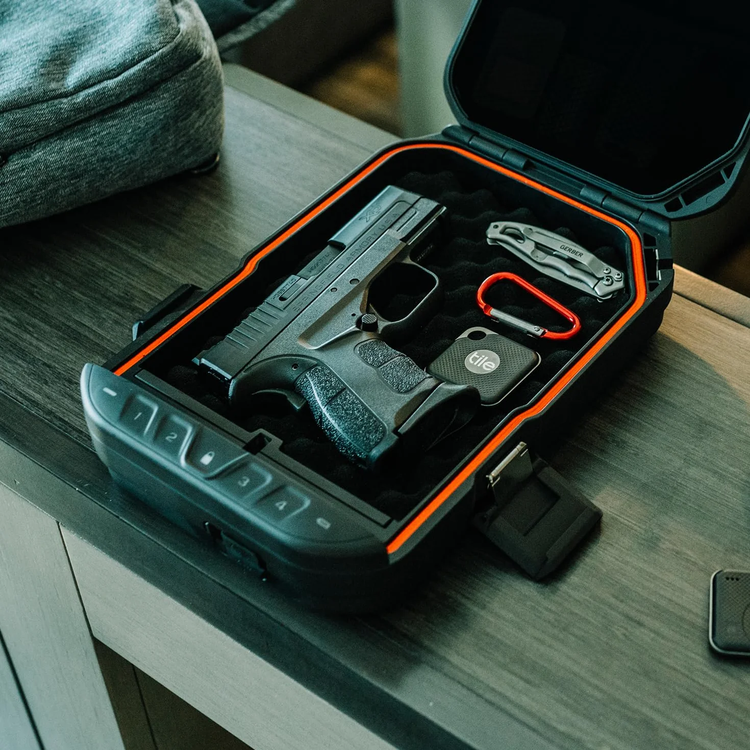 VAULTEK LifePod Estuche de viaje impermeable caja de bloqueo electrónico resistente organizador funda portátil para pistola teclado retroiluminado negro