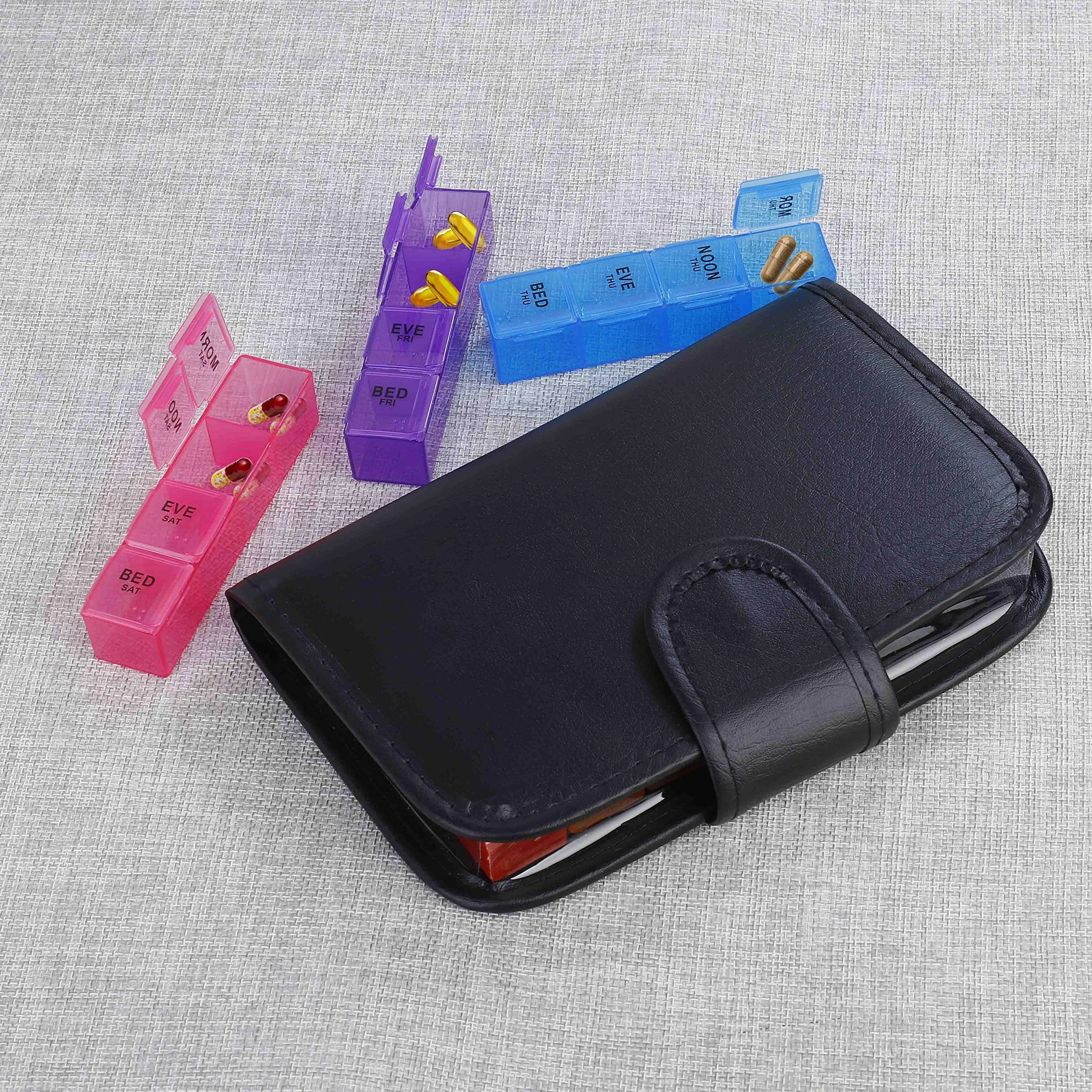 Pastillero Organizador Semanal 7 Días 28 Compartimentos Multicolor con Estuche de Cuero