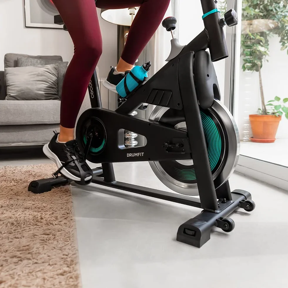 Cecotec Bicicleta Estática Indoor DrumFit Indoor, Volante de inercia de 6 a 13 Kg, Resistencia Manual, Monitor LCD, Pulsómetro, Soporte de Dispositivos, Botella, Porta Botellas y Calapiés
