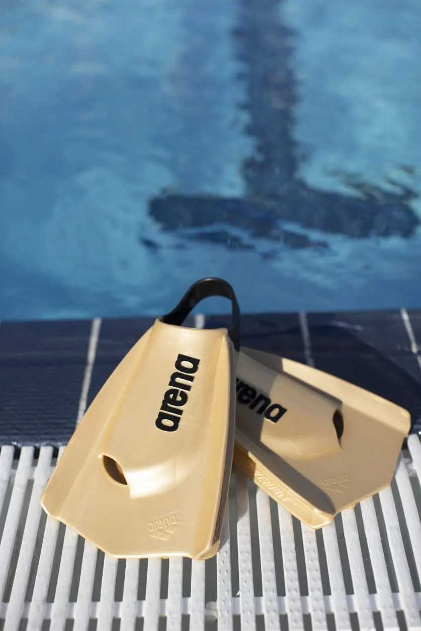 Arena Powerfin Pro II - Aletas de Entrenamiento de natación Unisex para Adultos y Hombres y Mujeres, Aletas de Hoja Corta de Silicona, Personalizables a la Izquierda/Derecha