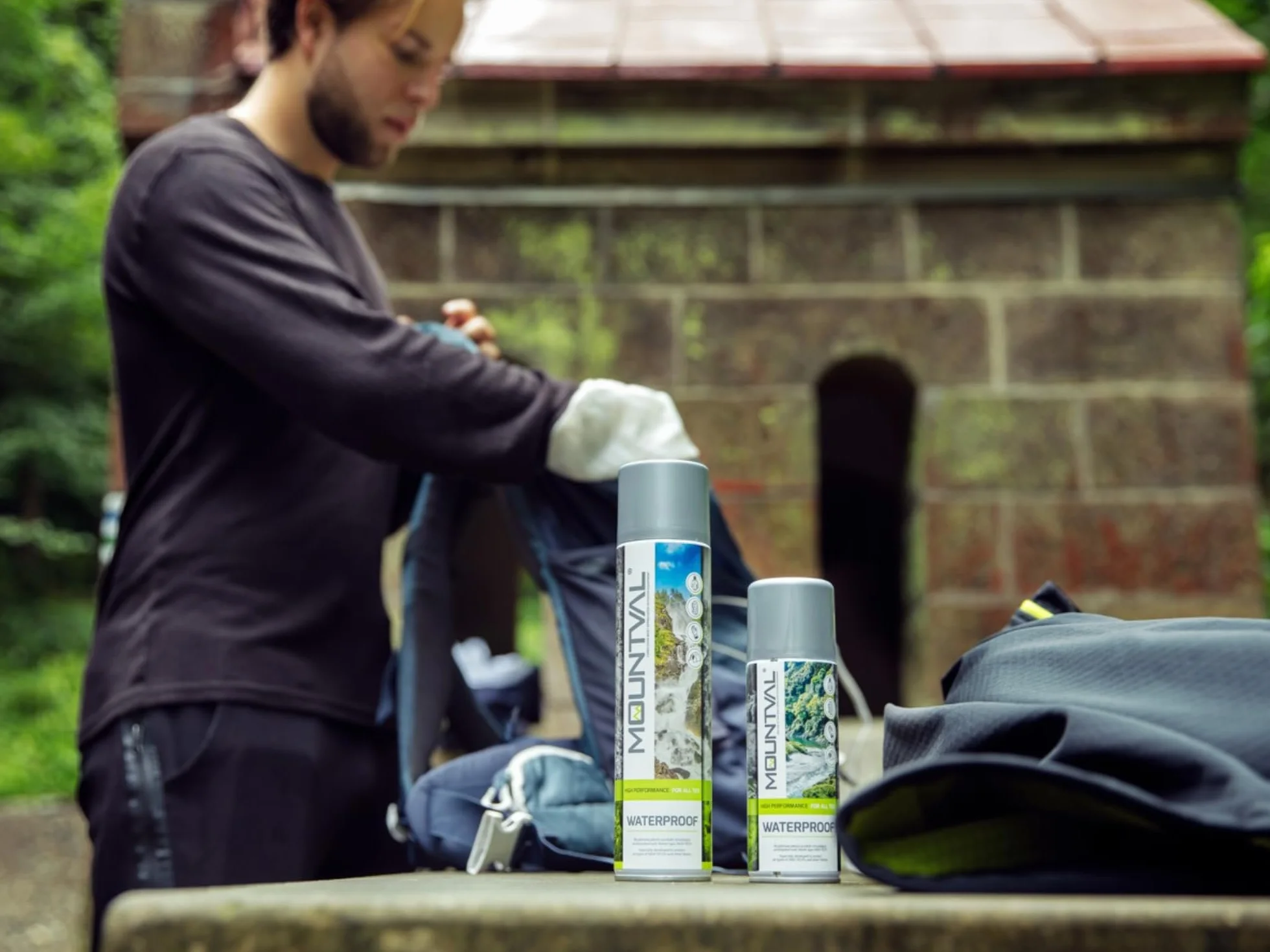 Mountval Spray Impermeabilizante Repelente al Agua contra la Humedad y la Suciedad para Equipamiento de Exterior, Waterproof