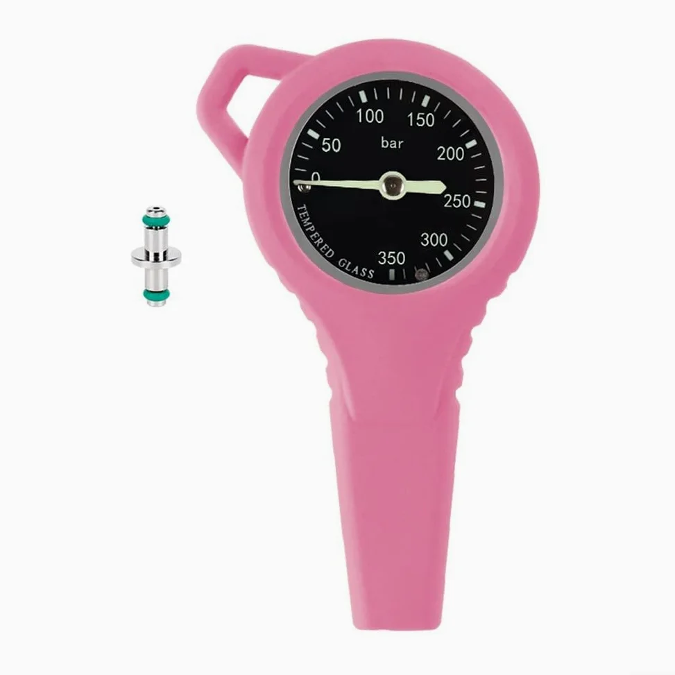 Medidor de presión de buceo con manguera tejida de fibra de carbono (rosa) | Rosca 7/16-20UNF, luminosa para esfera para agua oscura, rotación de 360 grados, alta estabilidad de hasta 300 bares