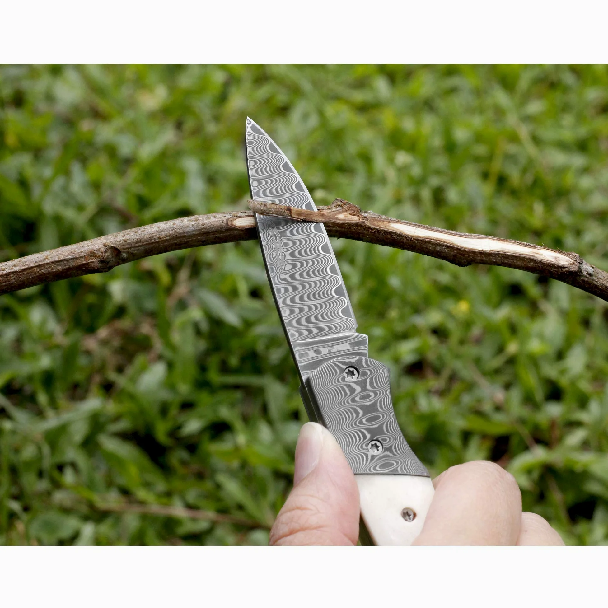 YOUSUNLONG Navaja de bolsillo y navaja 140mm - hoja de acero damasco - mango de hueso de toro