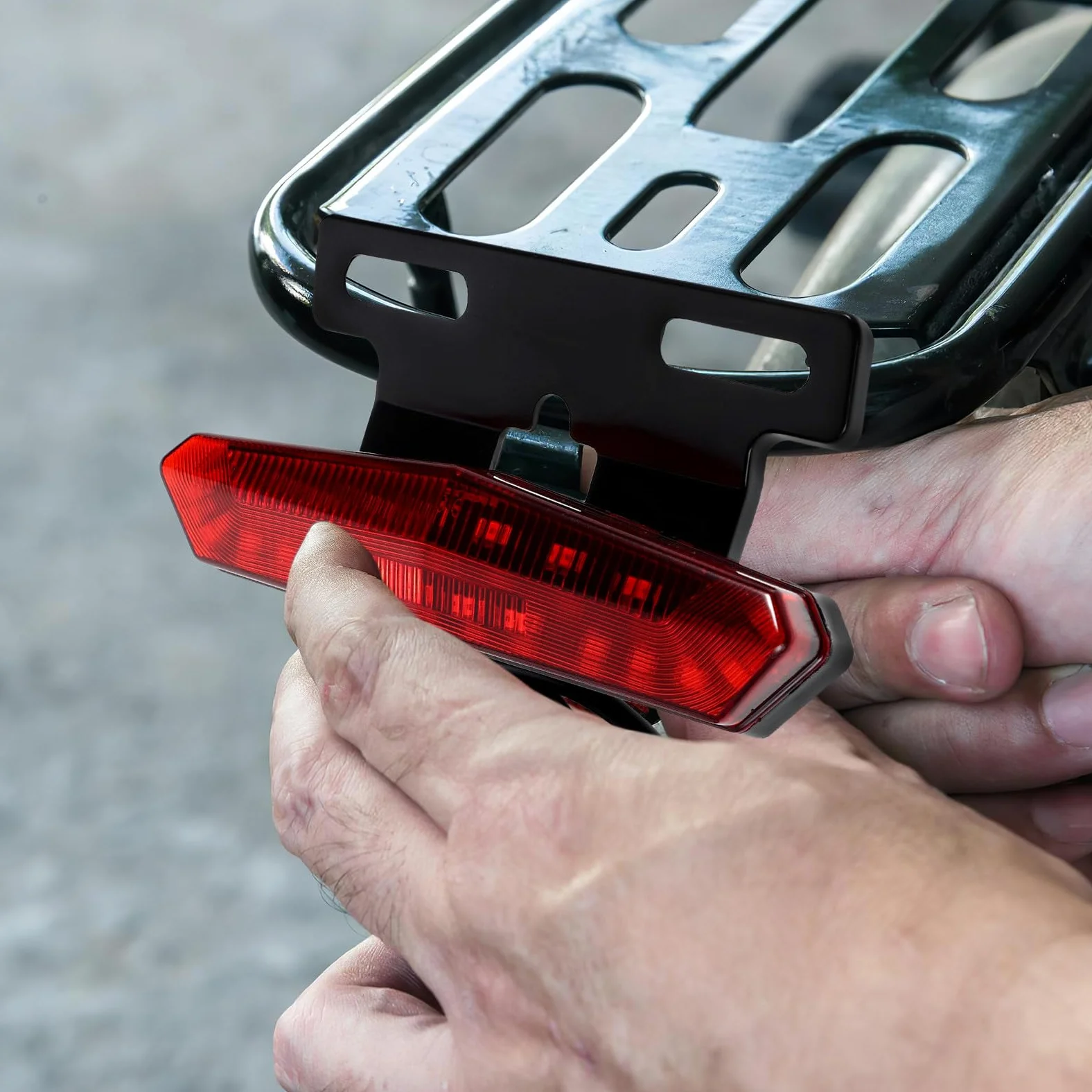 Kit Luces Bicicleta Eléctrica con Luz Delantera Led, Luz Trasera con Intermitentes y Botón Interruptor de Bocina para Señalización y Seguridad en Ciclismo Urbano