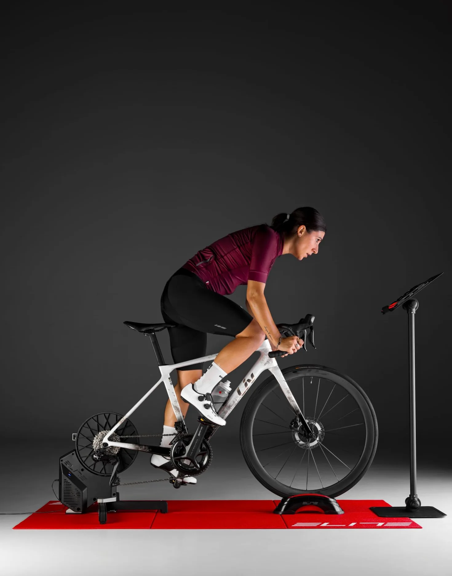 Elite Rivo Rodillo Inteligente – Estándar o Pack Zwift – Rodillo Direct Drive, Ciclismo Indoor, ±2,5% Precisión Potencia, WiFi + Bluetooth, Ultra-Silencioso, Compacto Plegable