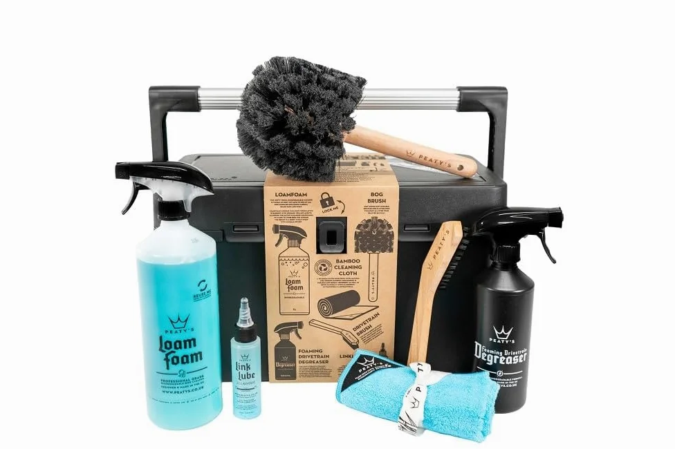 Peaty's Kit completo de limpieza de bicicleta - Elementos esenciales de limpieza de bicicletas - Cepillos, limpiador, desengrasante, lubricante de cadena, paño de bambú, estuche resistente