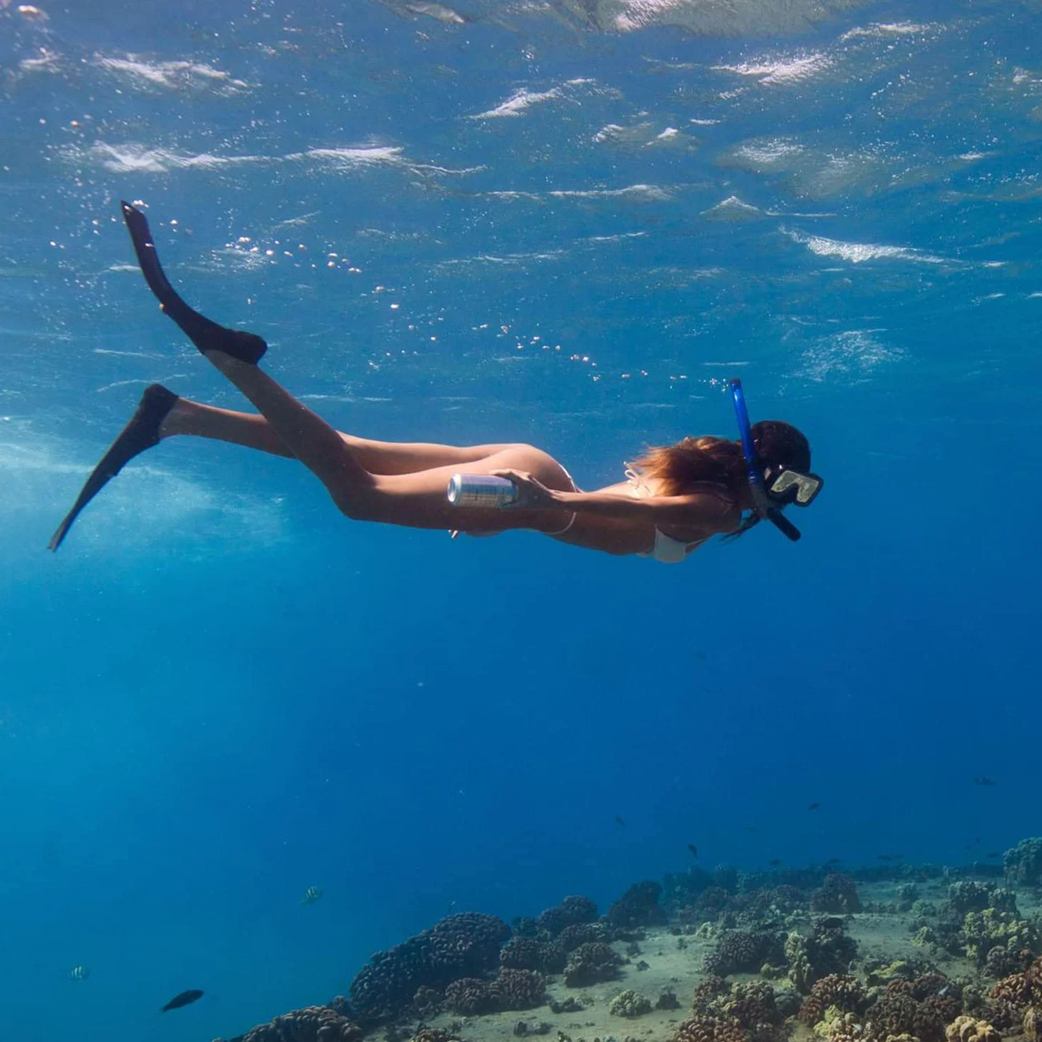 Oumers aletas de esnórquel, tamaño de viaje, correa ajustable, aletas de buceo con bolsa de malla y conector de hebilla extra para hombres y mujeres, buceo