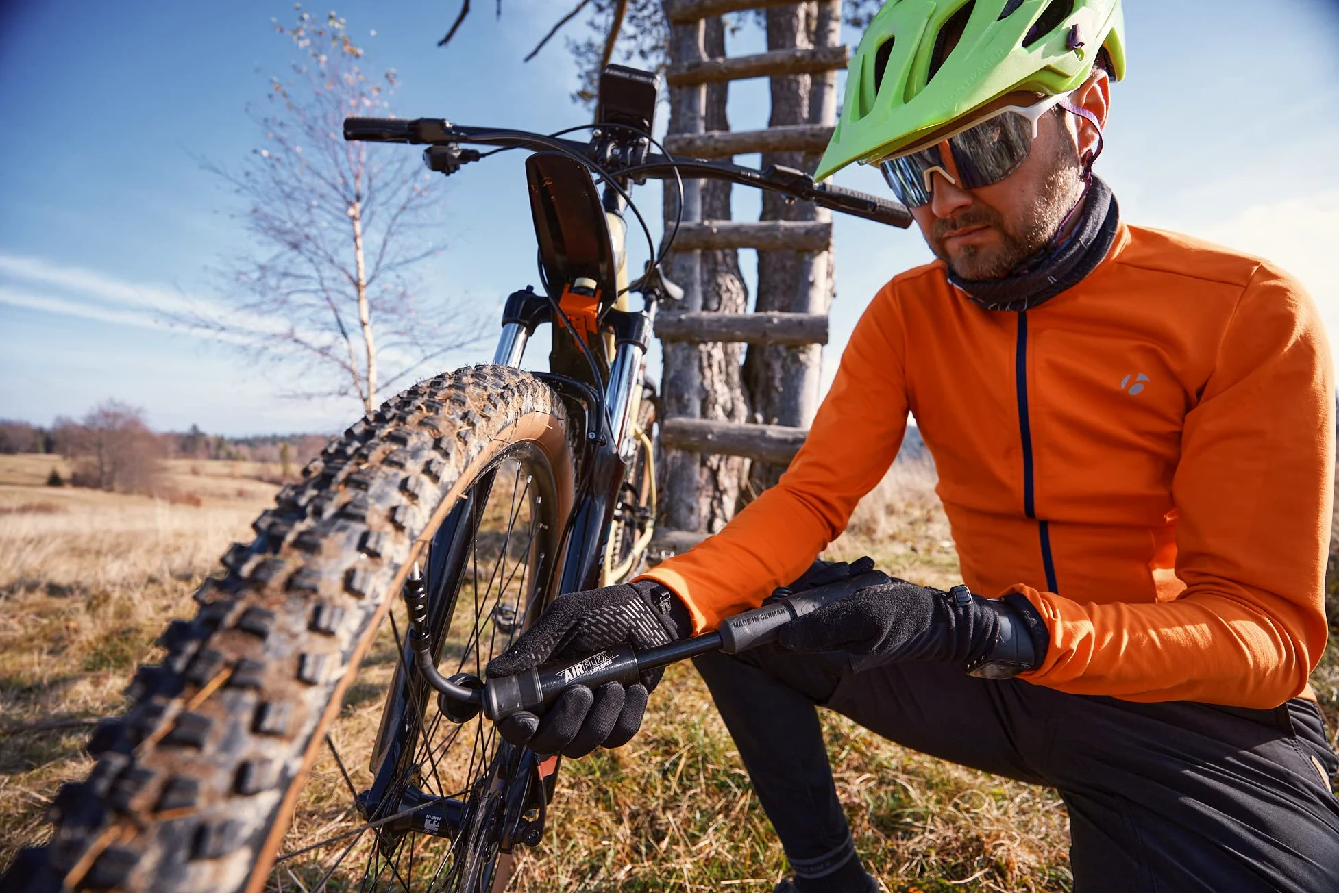 SKS GERMANY Airflex - Bomba de Aire para Bicicleta, Accesorios para Bicicleta (Bomba de Aire, Accesorios para Rueda con Mango Blando, Bomba de Aluminio y plástico, Accesorios versátiles)