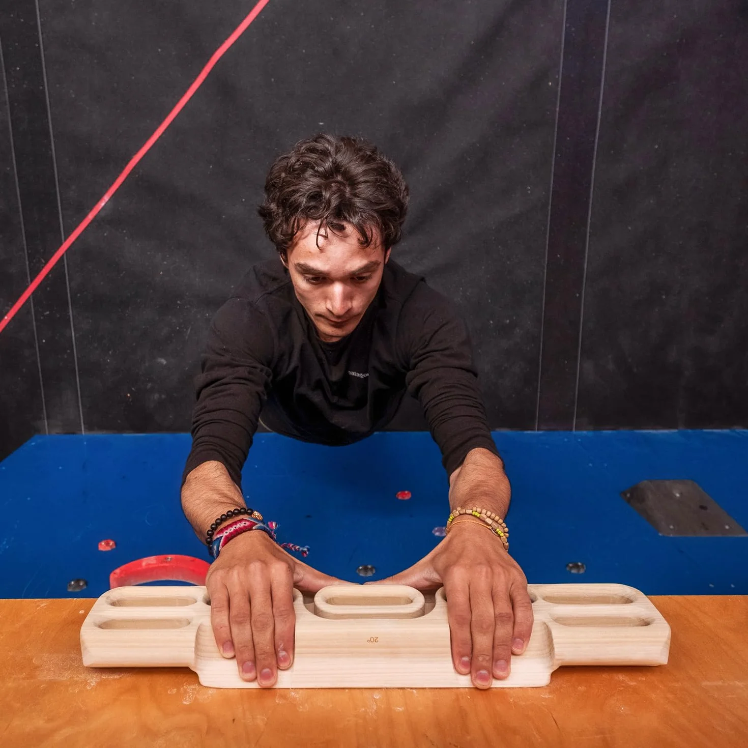 YY Vertical – Verticalboard First – Multipresa de Madera Grande y evolutiva para Escalada – Hangboard Completo para progresión, Fuerza de Dedos y dominadas