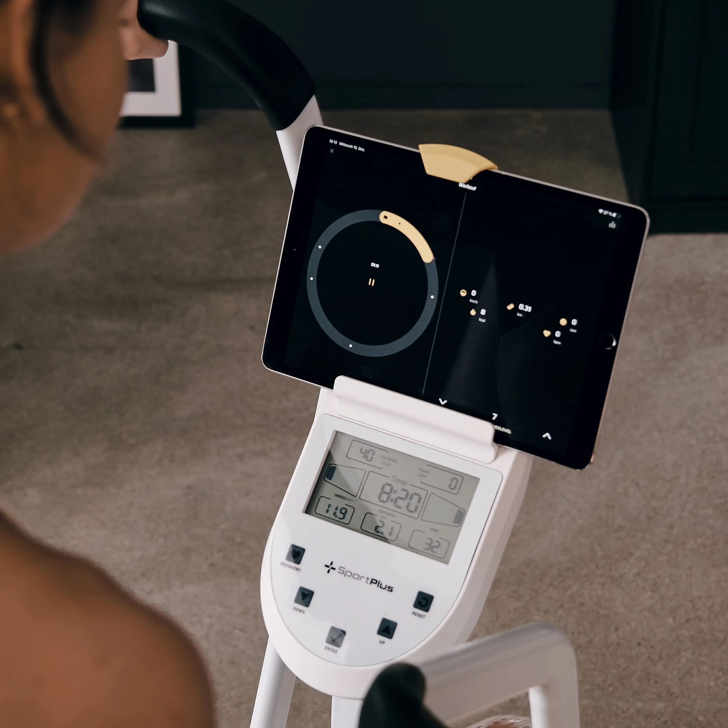 SportPlus | Professional Air Bike con resistencia de aire, opcionalmente con compatibilidad con app, bicicleta estática para HIIT, ordenador de entrenamiento inteligente, cargable hasta 135 kg.