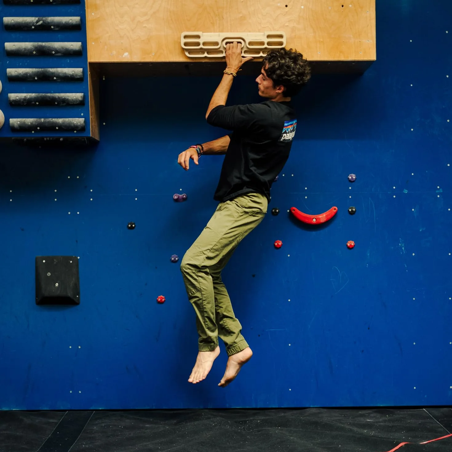 YY Vertical – Verticalboard First – Multipresa de Madera Grande y evolutiva para Escalada – Hangboard Completo para progresión, Fuerza de Dedos y dominadas