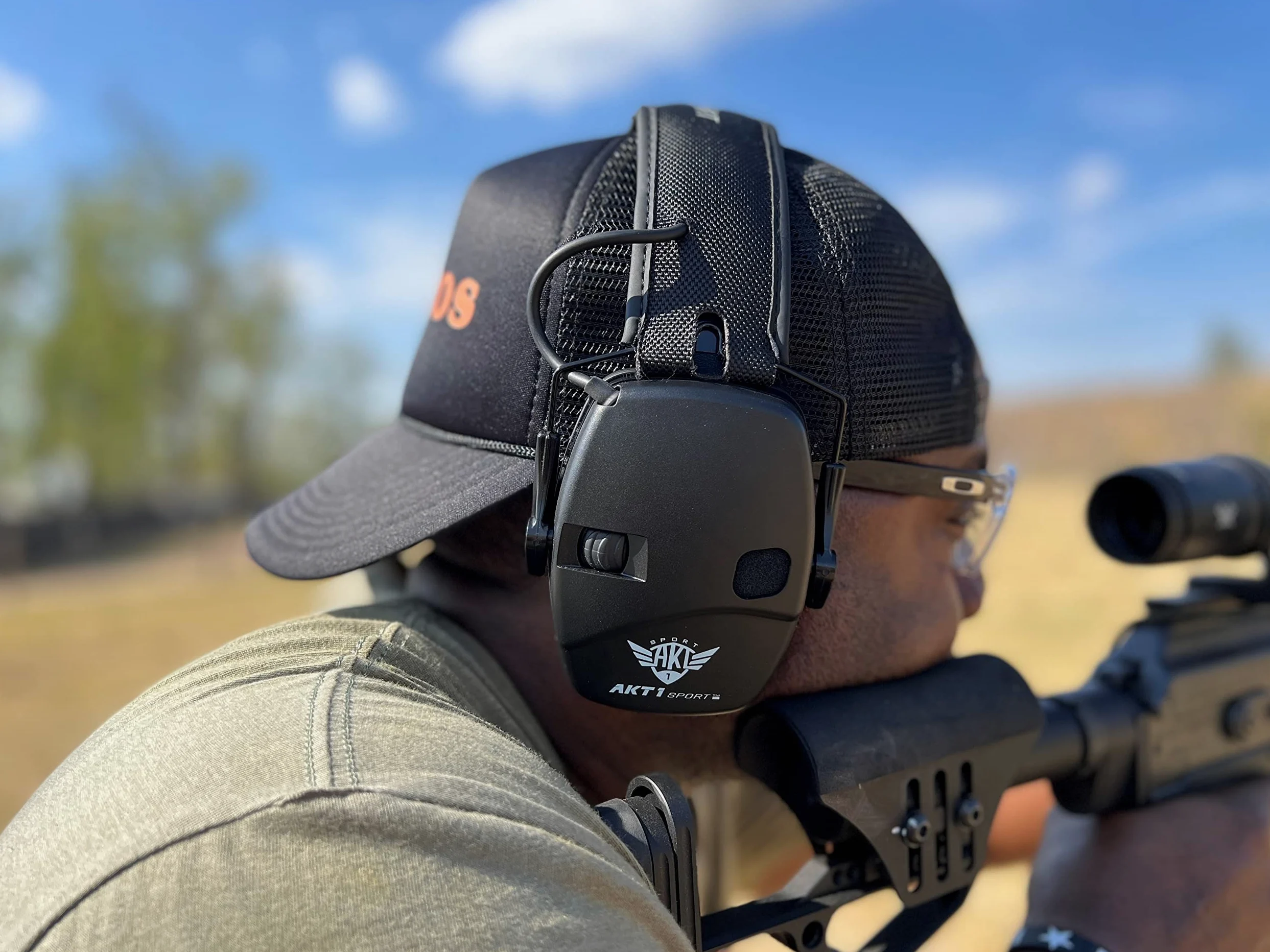 Cadre - Orejera de seguridad delgada de amplificación de sonido electrónica de perfil bajo, para campo de tiro, pistola, rifle, corte, construcción, talleres de trabajo, NRR 22dB