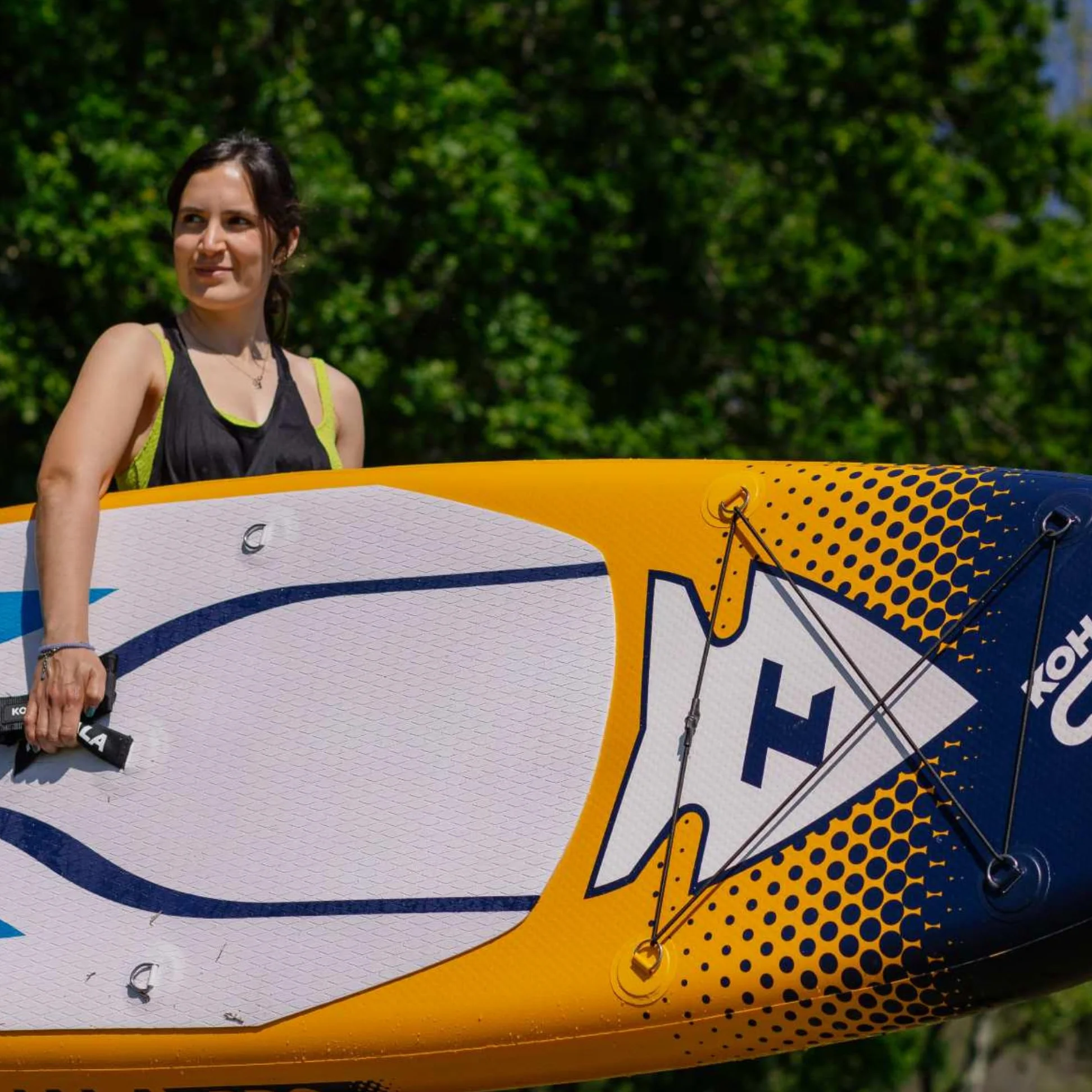 KOHALA Tabla Paddle Surf Hinchable Arrow 10’2” (310 x 81 x 15) cm | Pack Pro con Remo, Bomba Doble Acción, Mochila, Leash y Aletas | Tabla Fusion Avanzada para Adultos