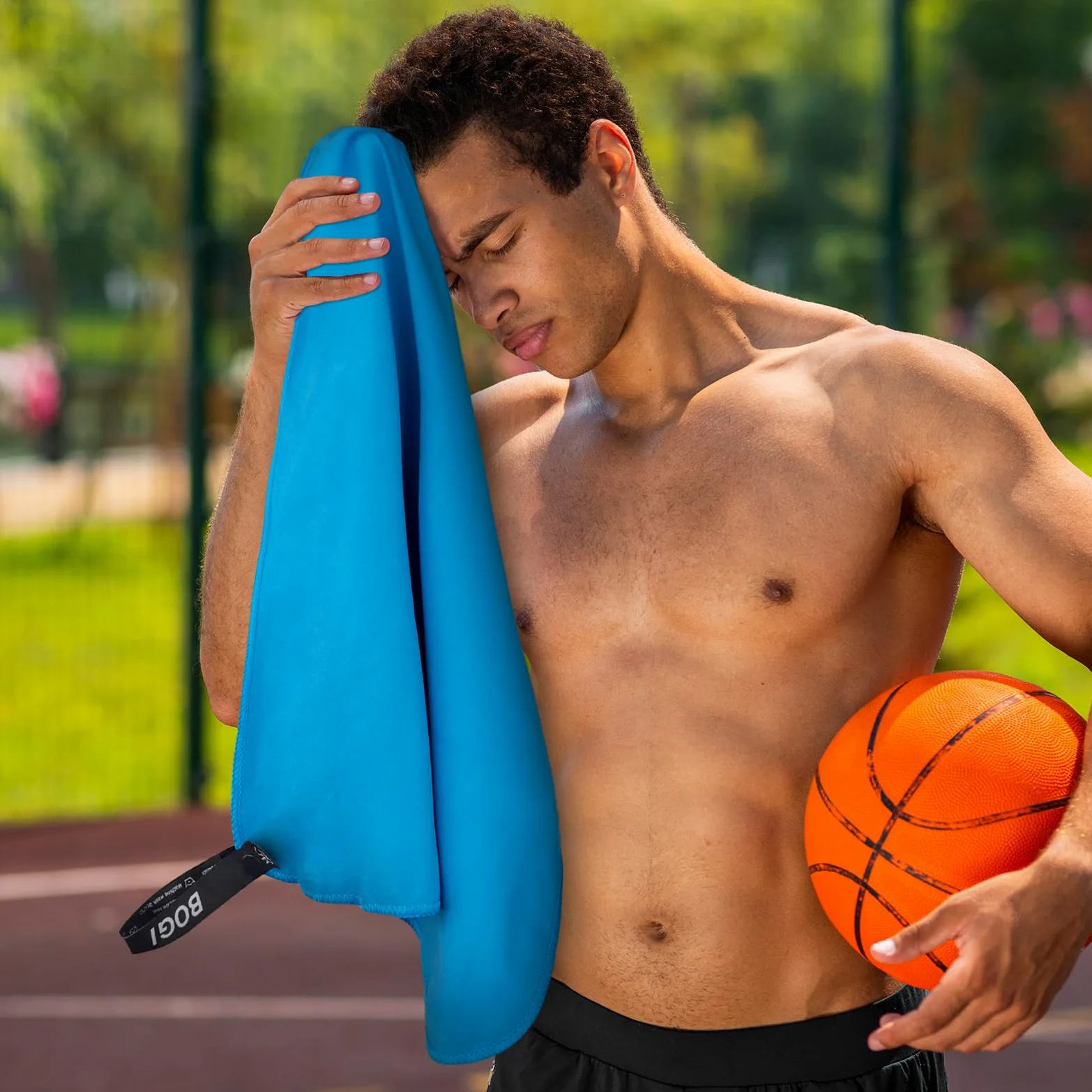 BOGI Paquete de 4 (8 piezas) de toallas deportivas de microfibra de secado rápido, toalla de camping de microfibra suave y ligera, toalla de viaje compacta para camping, gimnasio, playa, baño, yoga,