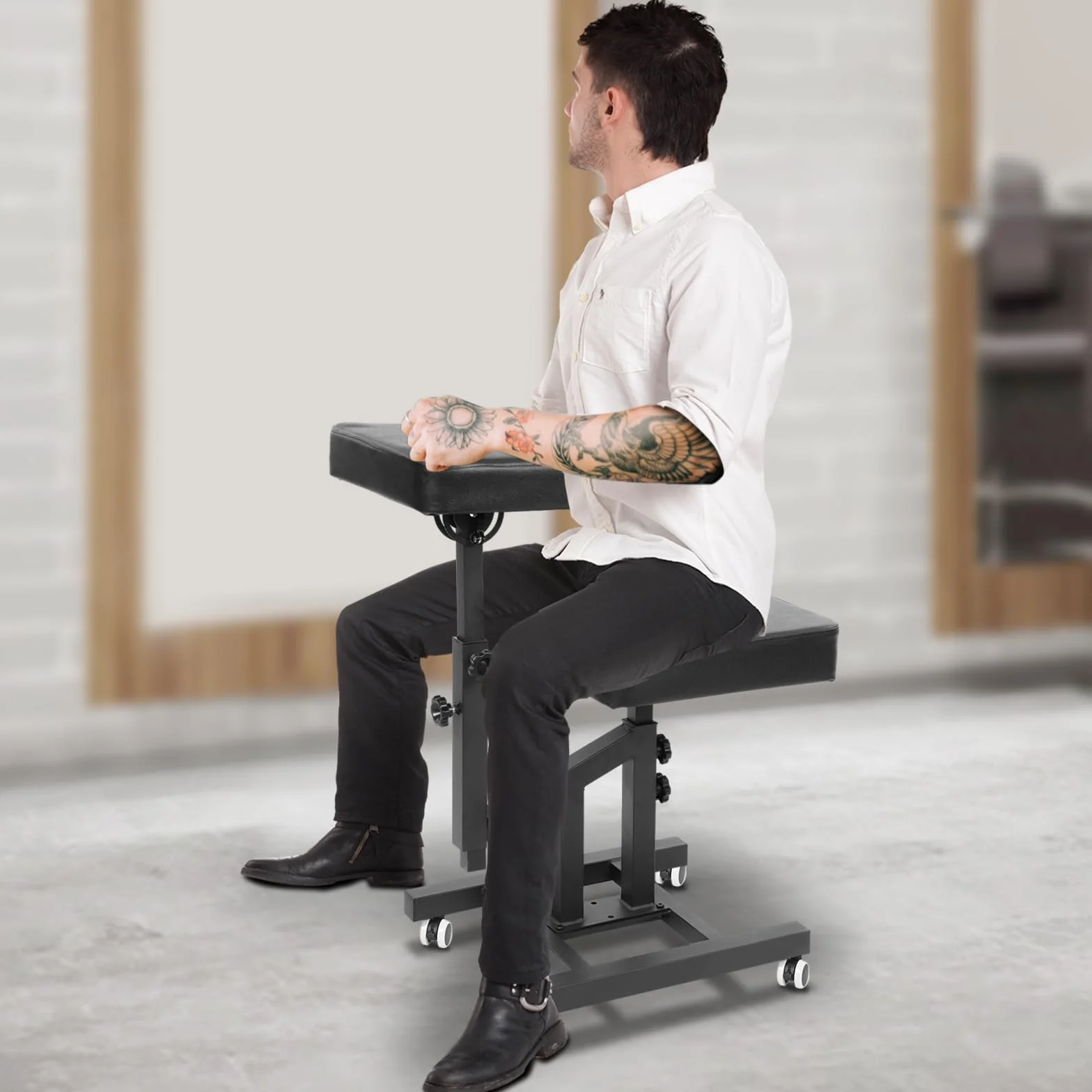 Silla multifunción con reposabrazos ajustable para tatuajes negro