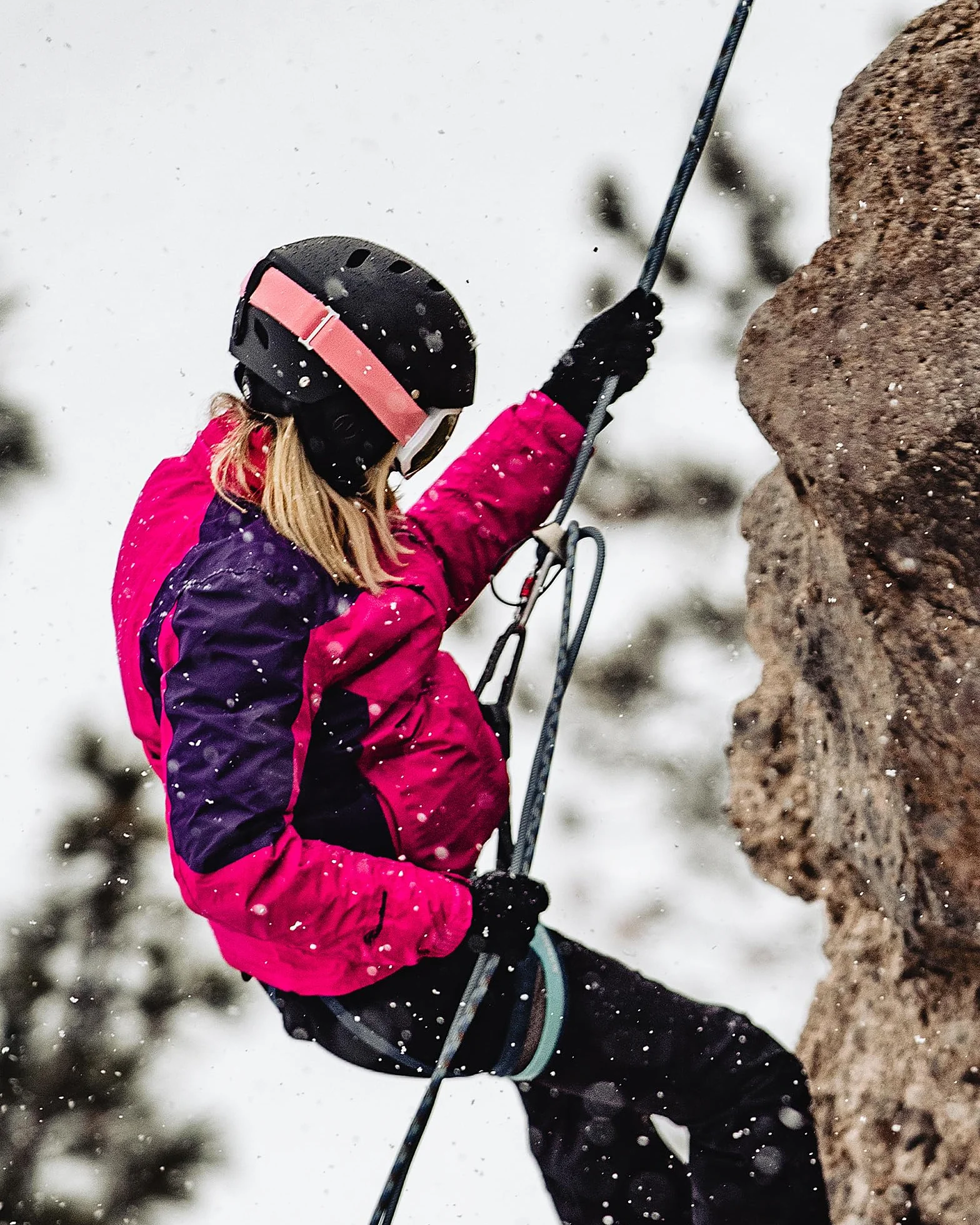 OutdoorMaster Kelvin Casco de esquí Unisex con Sistema de ventilación para esquí y snowboard