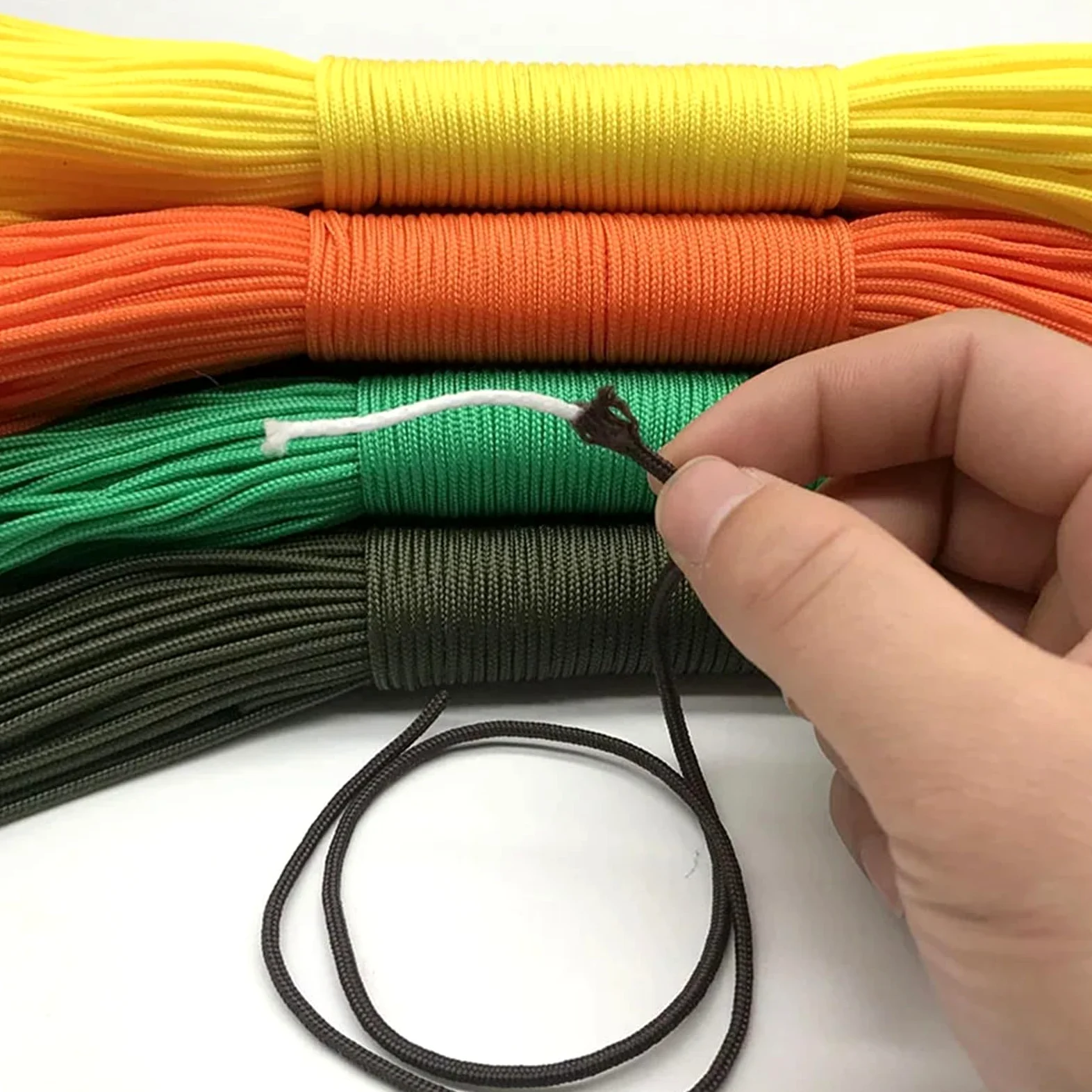 Paracorde Cuerda de paracaídas 100M diámetro y 2mm con un Soporte, Cuerda Supervivencia, Escalada for Acampar, fabricación Joyas for Senderismo(Grass Green,100meters)