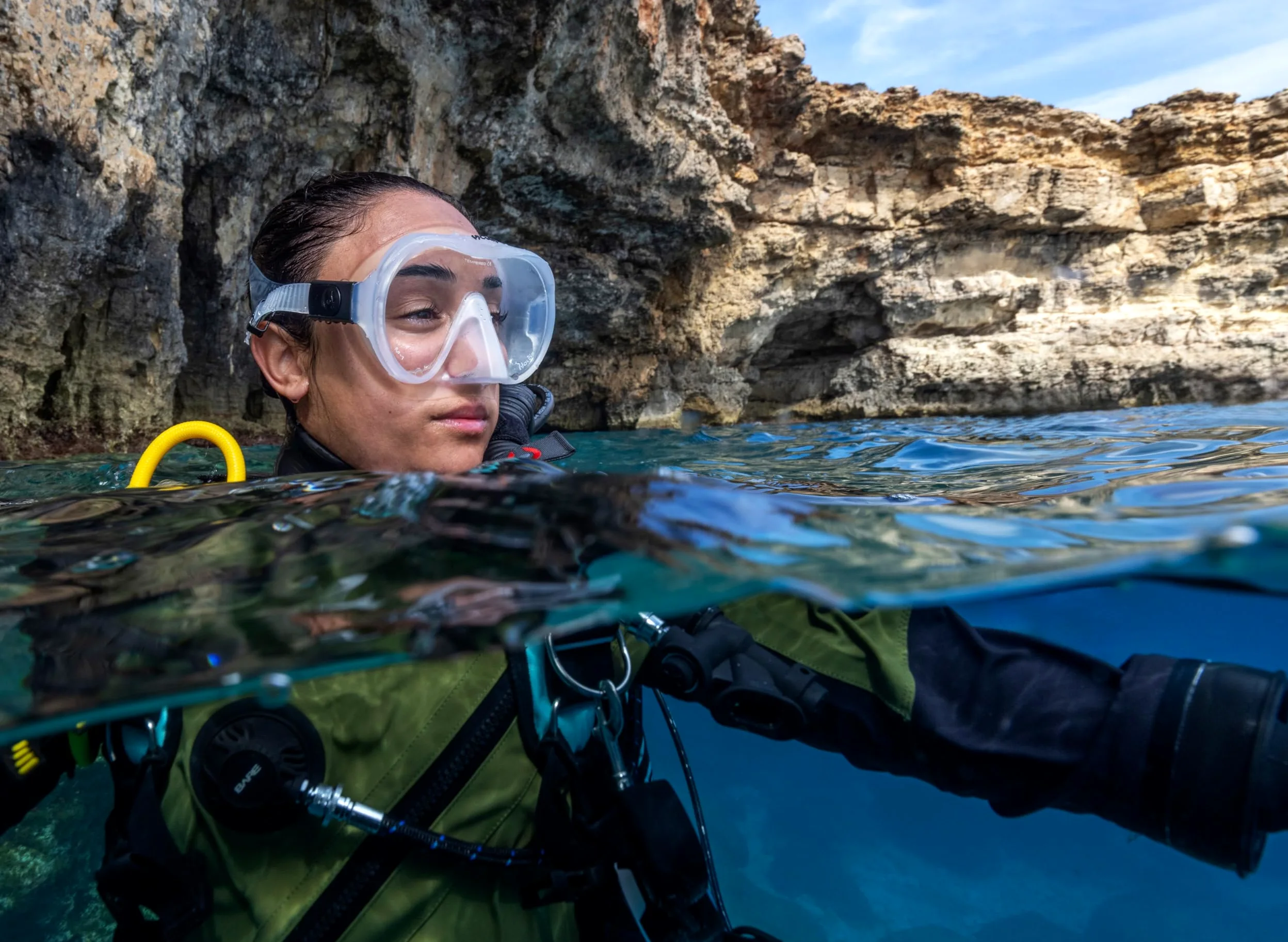 Hollis Máscara M-1 | Ideal para buceo y esnórquel | Cristal ultra transparente | Falda de silicona cómoda sin marco | Amplia gama de visión | Visión sin distorsión | Fantástica visibilidad del color