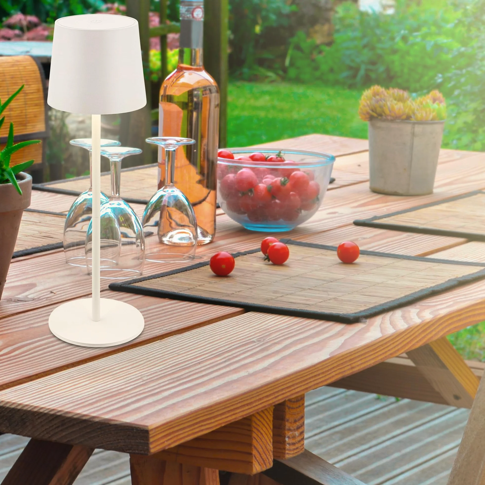 BRILONER Lámpara de mesa LED inalámbrica IP44 con sensor táctil regulable 11x33cm blanco antiguo