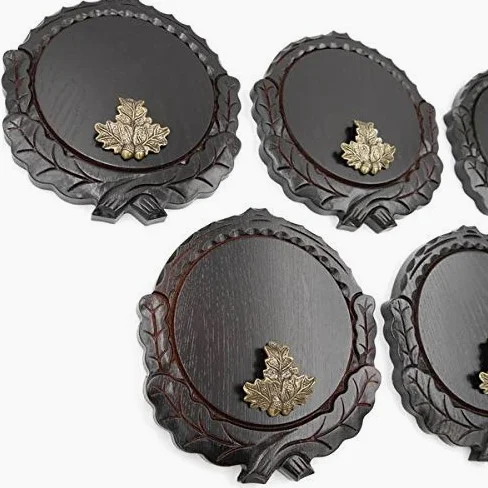 GTK - Juego de 5 placas de cuña talladas oscuras AF 16 cm con 5 hojas de roble, portada pequeña, tabla cuña, tabla de especias, placa de trofeos