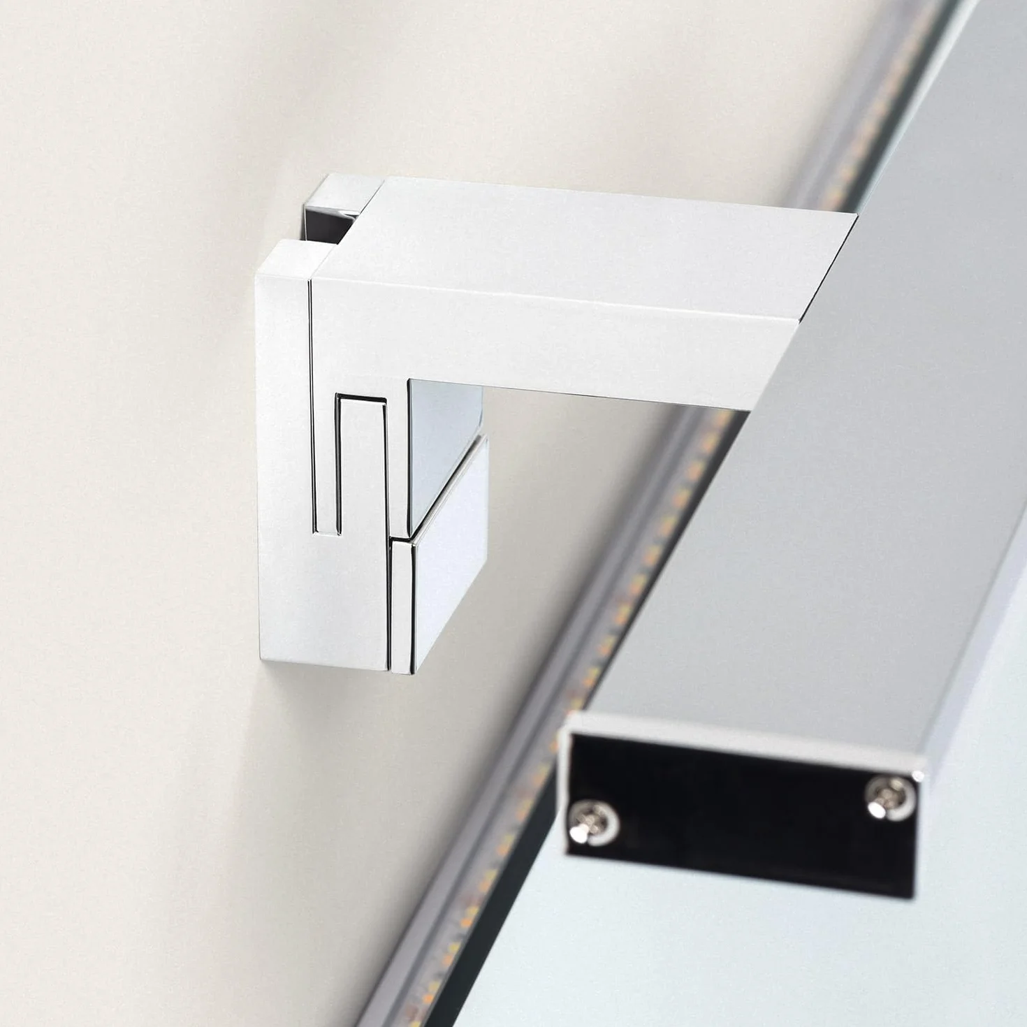 LEDKIA LIGHTING Aplique Espejo Baño 6W Plata Kendari 2700K Blanco Cálido