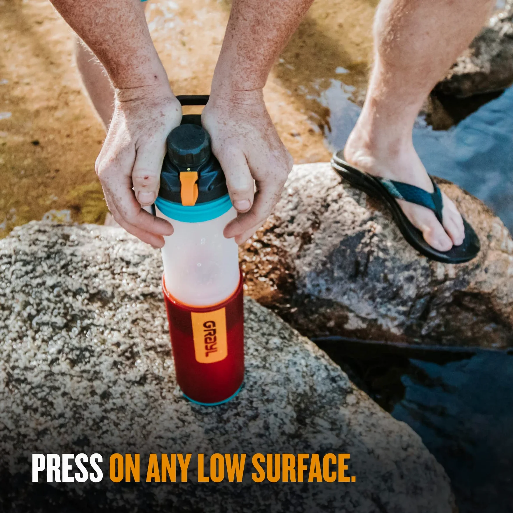 GRAYL GeoPress - Purificador de agua para viajes en todo el mundo, senderismo, camping y supervivencia, 680 ml, color rojo | Purifica el agua en 8 segundos para senderismo, mochileros, camping, supervivencia y viajes, elimina virus y bacterias