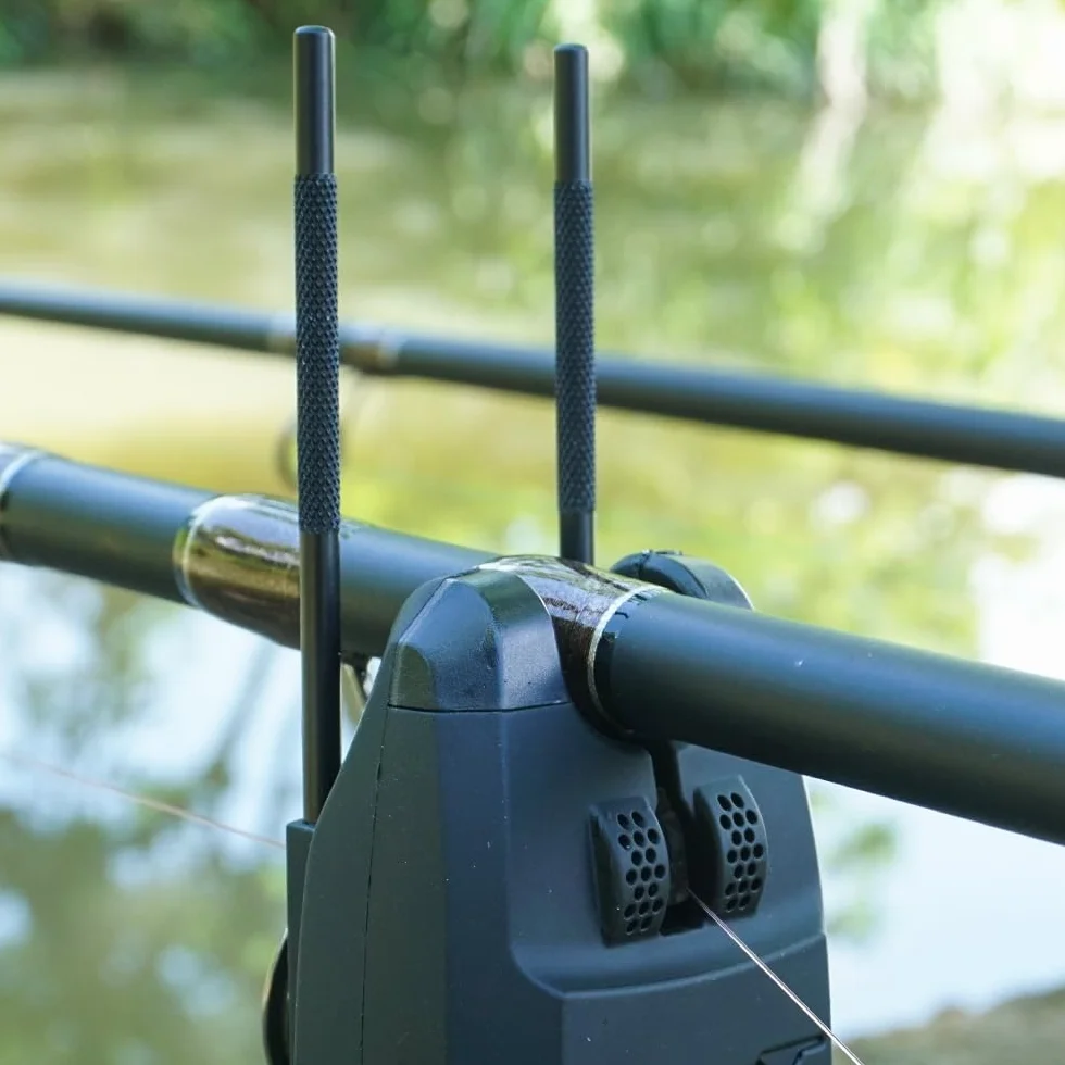Hirisi Tackle Juego de alarma y receptor de mordedura de pesca de carpa con barra de oreja en caso (2 más 2)