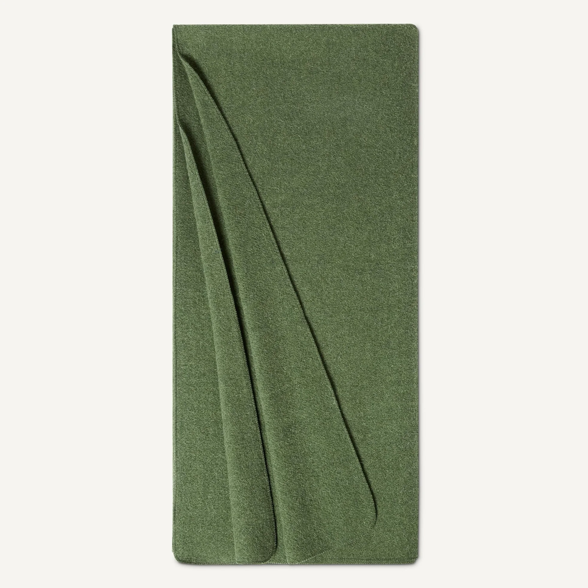 Amazon Basics - Manta para Accesorio de viaje - Manta de viaje, Camping Essentials, Verde oliva