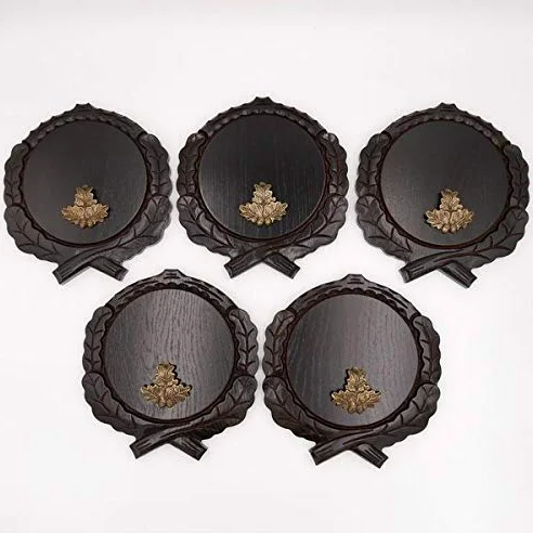 GTK - Juego de 5 placas de cuña talladas oscuras AF 17,5 cm con 5 hojas de roble, portada pequeña, tabla para cuñas, tabla de especias, cartel para trofeos
