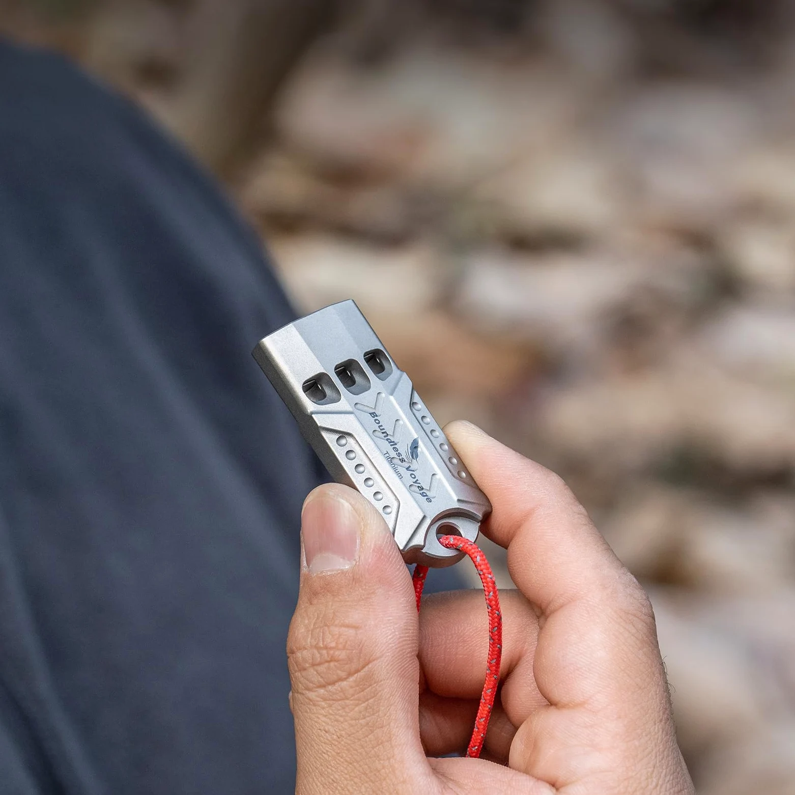 Boundless Voyage Silbato de titanio para emergencias y supervivencia, silbatos de seguridad con cordón fuerte para salvar vidas, senderismo, entrenamiento de mascotas, entrenador, silbatos deportivos