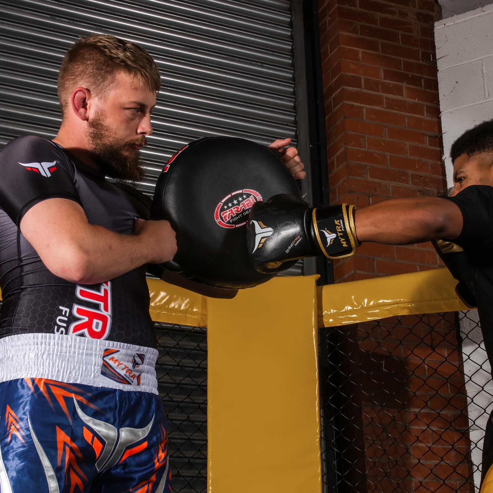 Farabi Sports Manoplas de Boxeo Cuero Negro MMA Muay Thai Taekwondo Kickboxing Training Pads