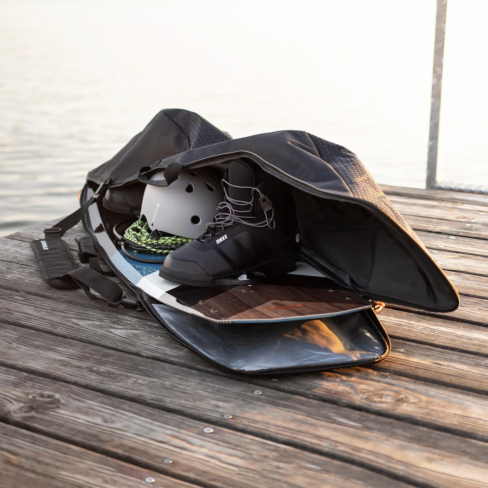 Mesle Bolsa para Wakeboard y Kitesurf Quest Padded, hasta 146 cm de Longitud de Tabla con Fijación, Acolchada, Negra