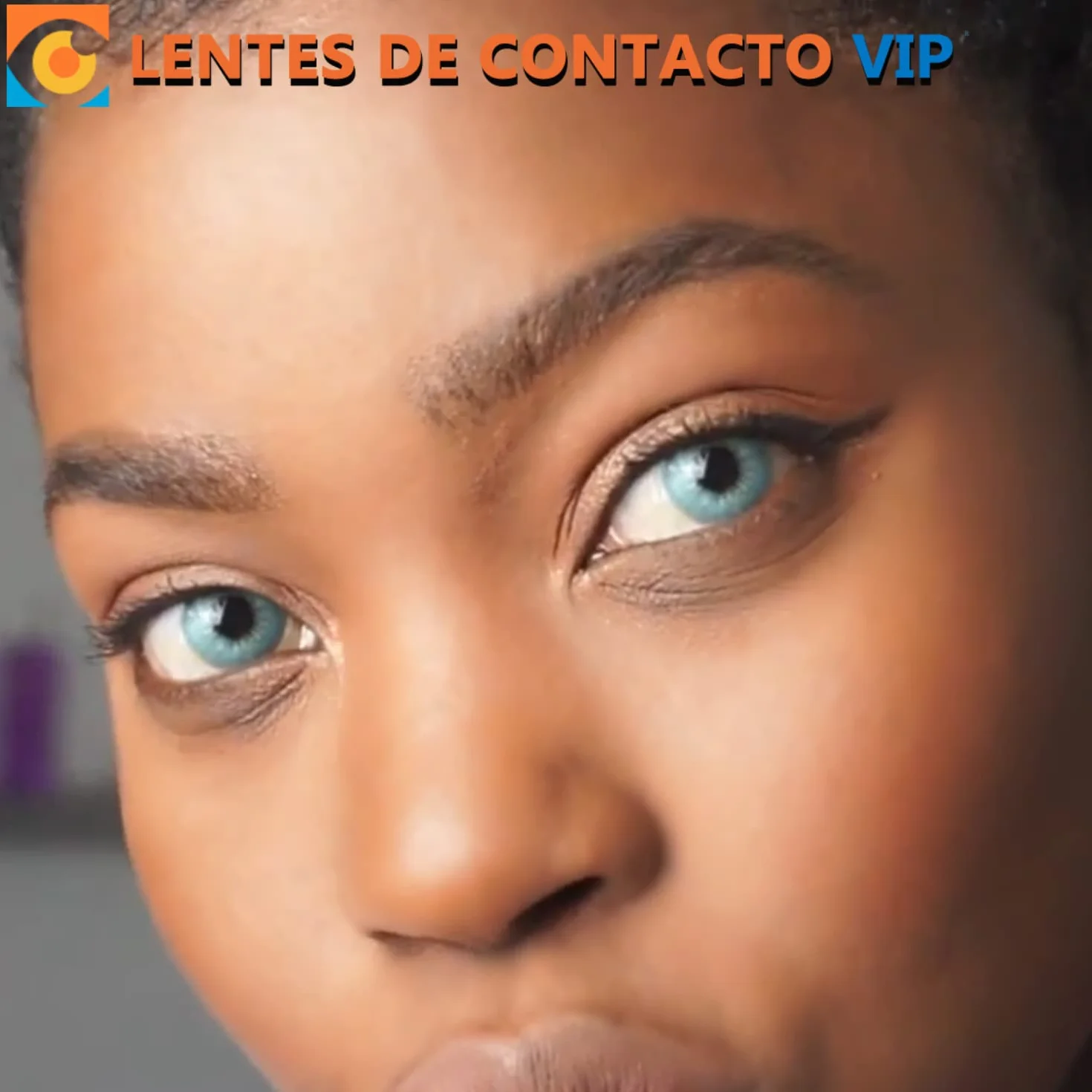 Lentillas de Contacto Color Celeste Claro Duración 1 Año Topacio VIP 2 Piezas Sin Aro