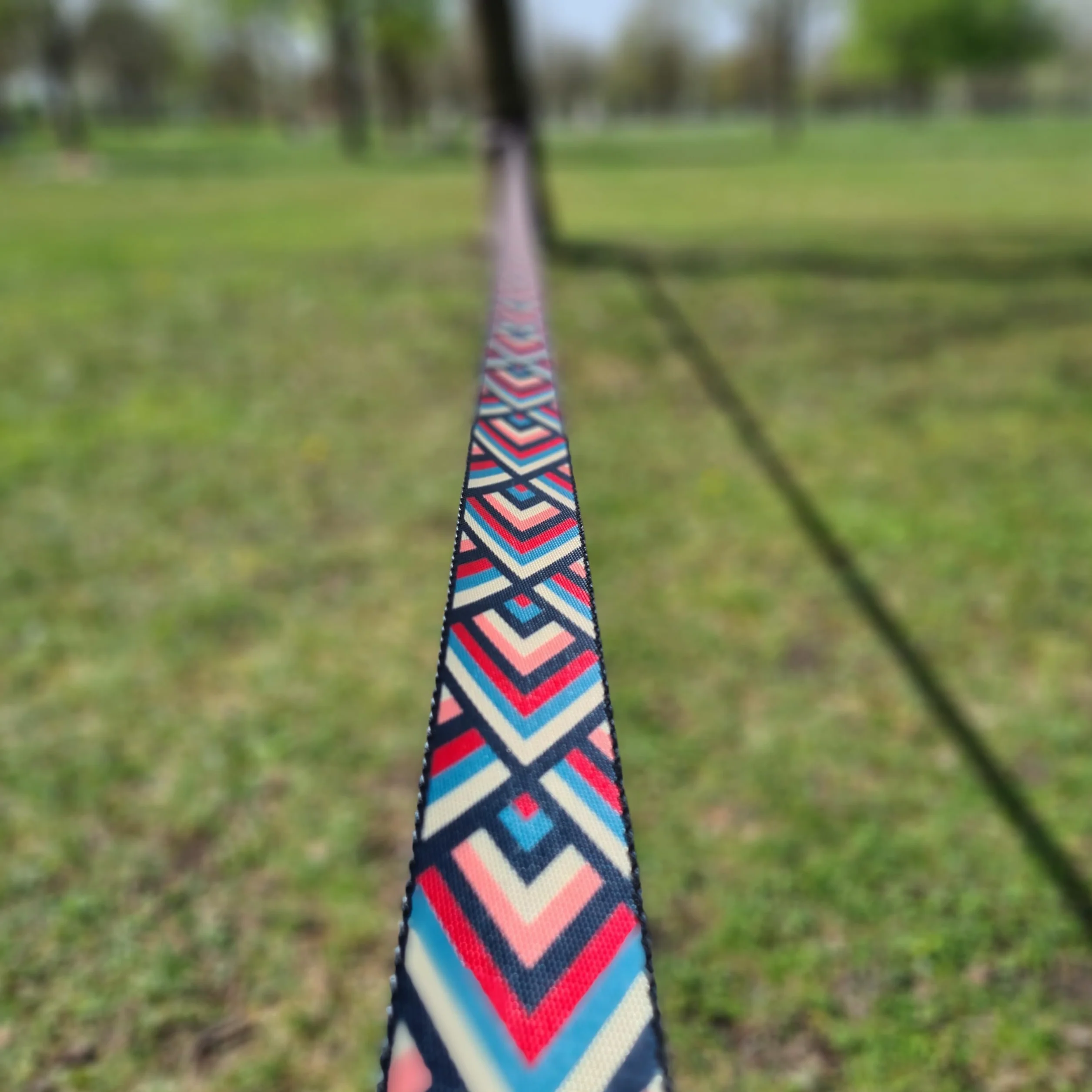 Juego de Slackline - de 15, 25 o 35 m de longitud y 5 cm de ancho, diseño único «Striving», incluye bolsa de transporte moderna / bolsa de entrenamiento y protección para árboles y carraca de Secoroco