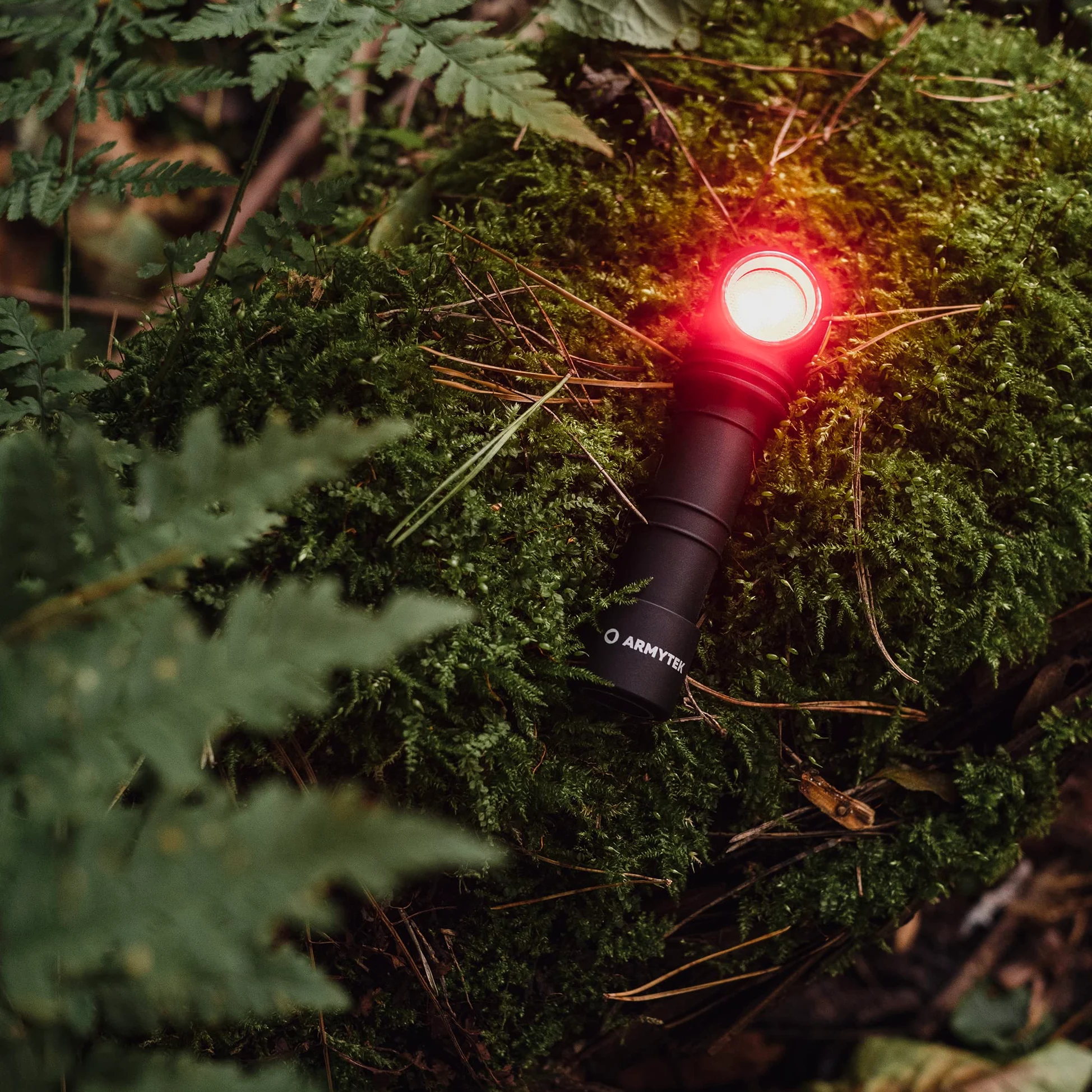 Linterna frontal LED Nueva Armytek Wizard C2 WR blanco frío y rojo Multifunción Recargable por USB + Batería 18650 Li-Ion