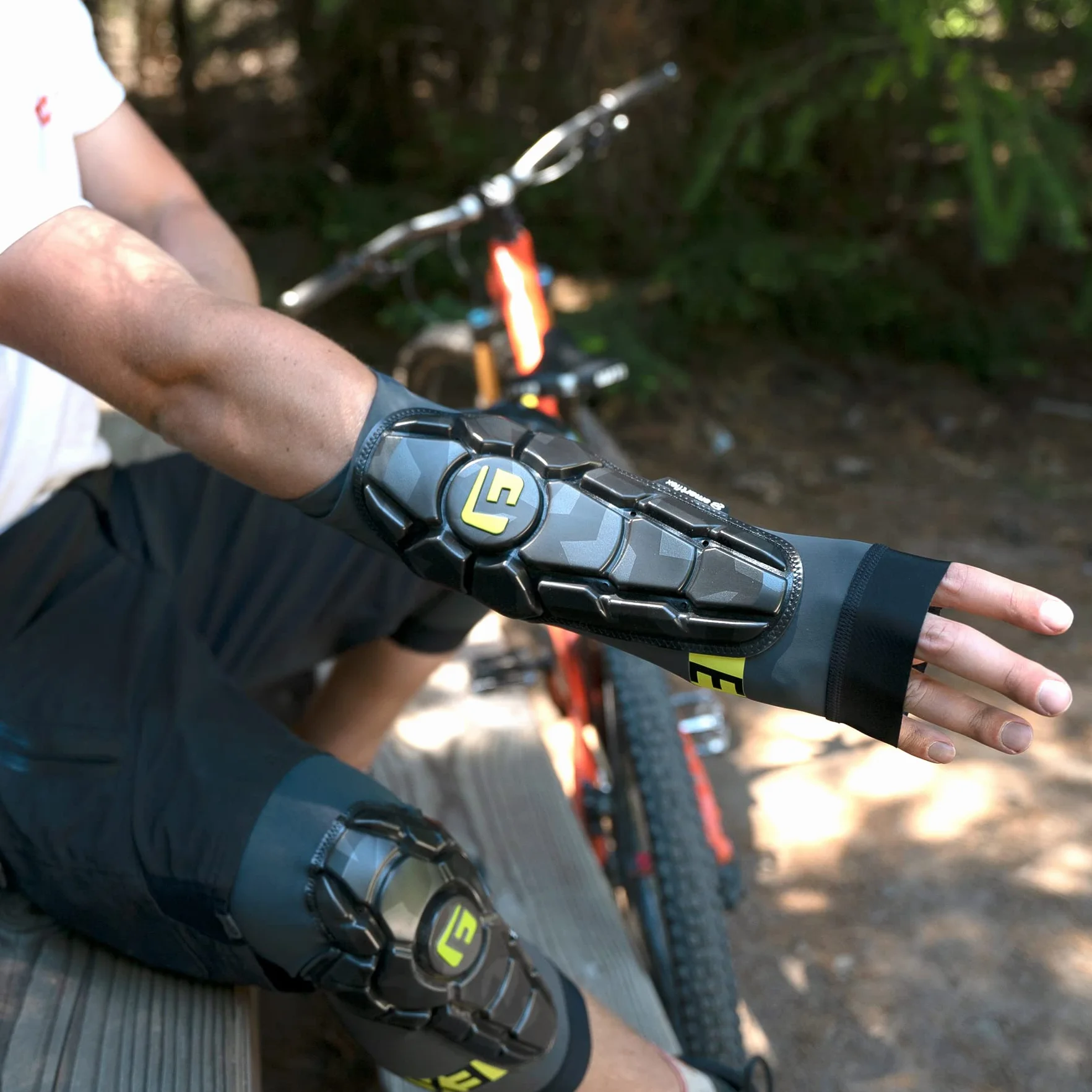G-Form Pro-x3 Coderas Protectoras para Ciclismo