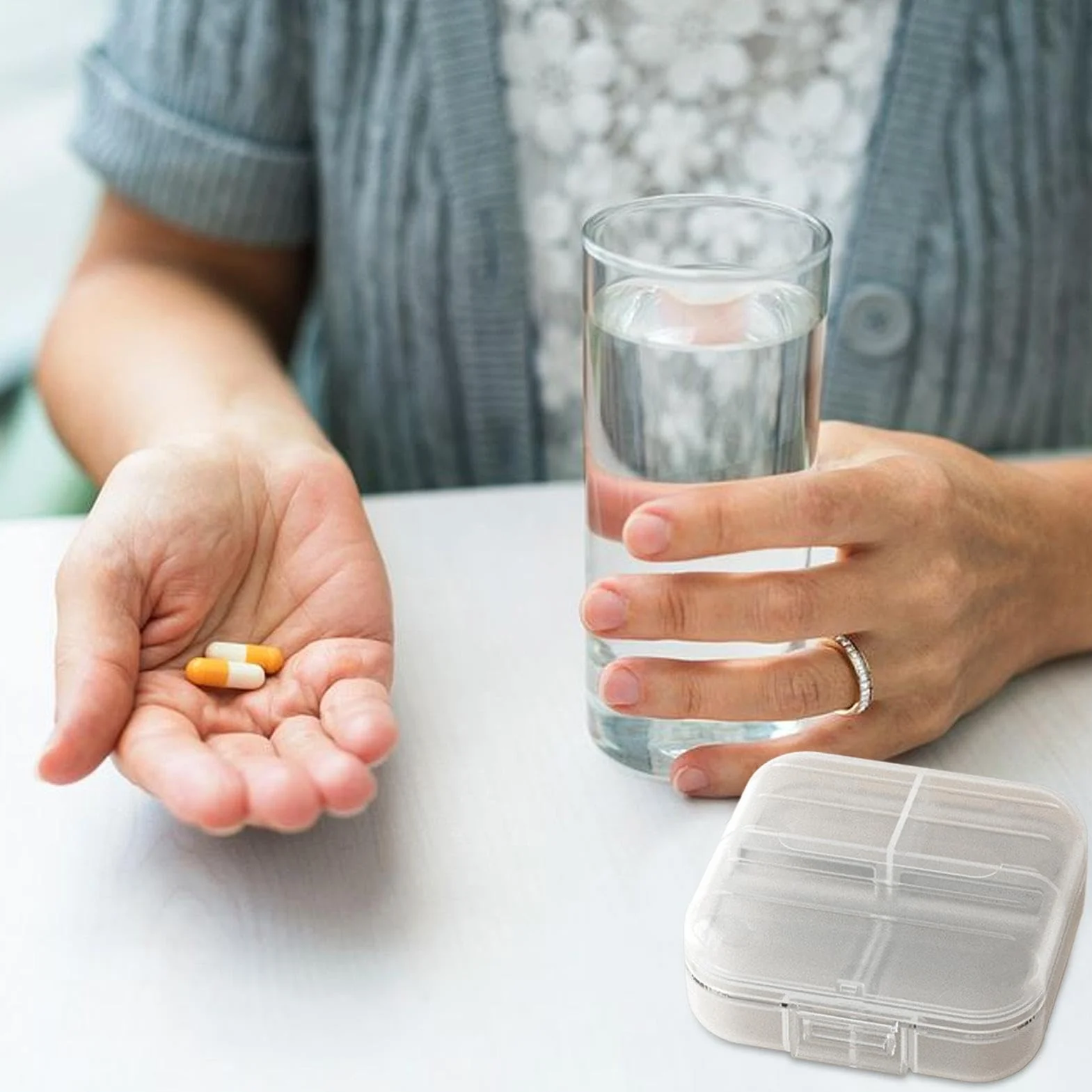 Pill Organizer 7 Day Weekly Medicine Dispenser Portable Pill Case Travel